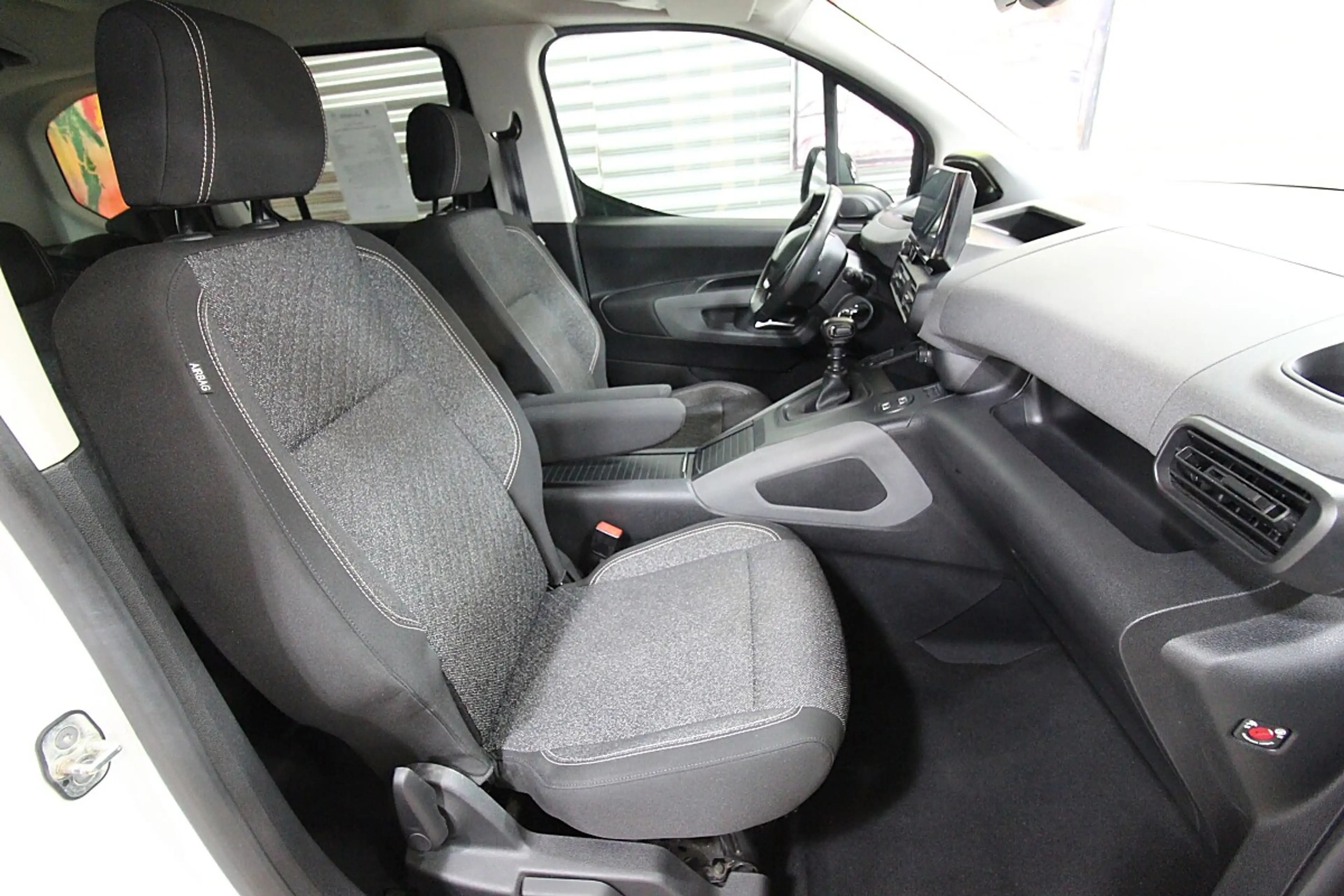 Peugeot Rifter Standard BlueHDI 100 S&S Allure 6-Gang-Manuell — photo 7