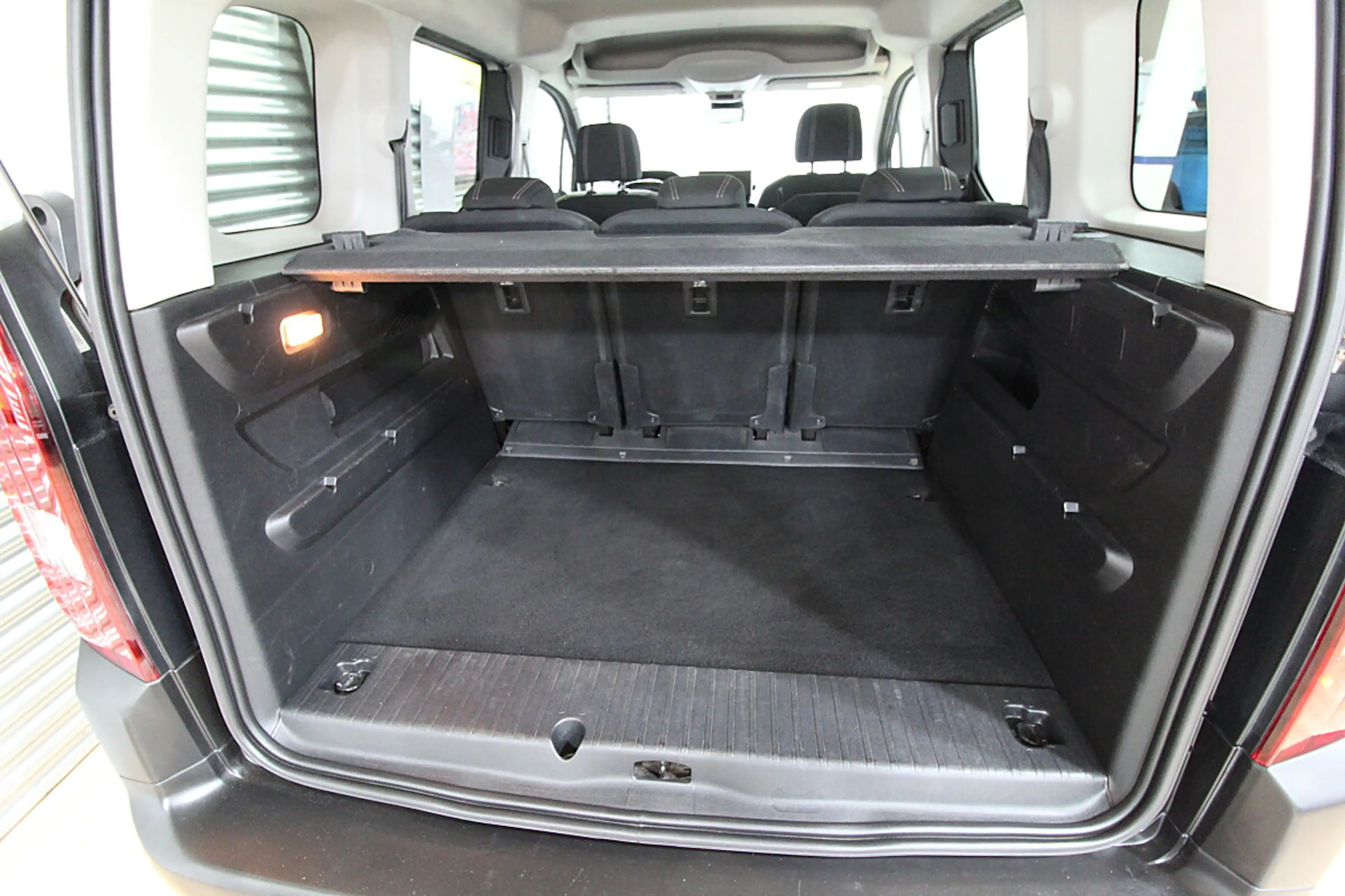 Peugeot Rifter Standard BlueHDI 100 S&S Allure 6-Gang-Manuell — photo 9