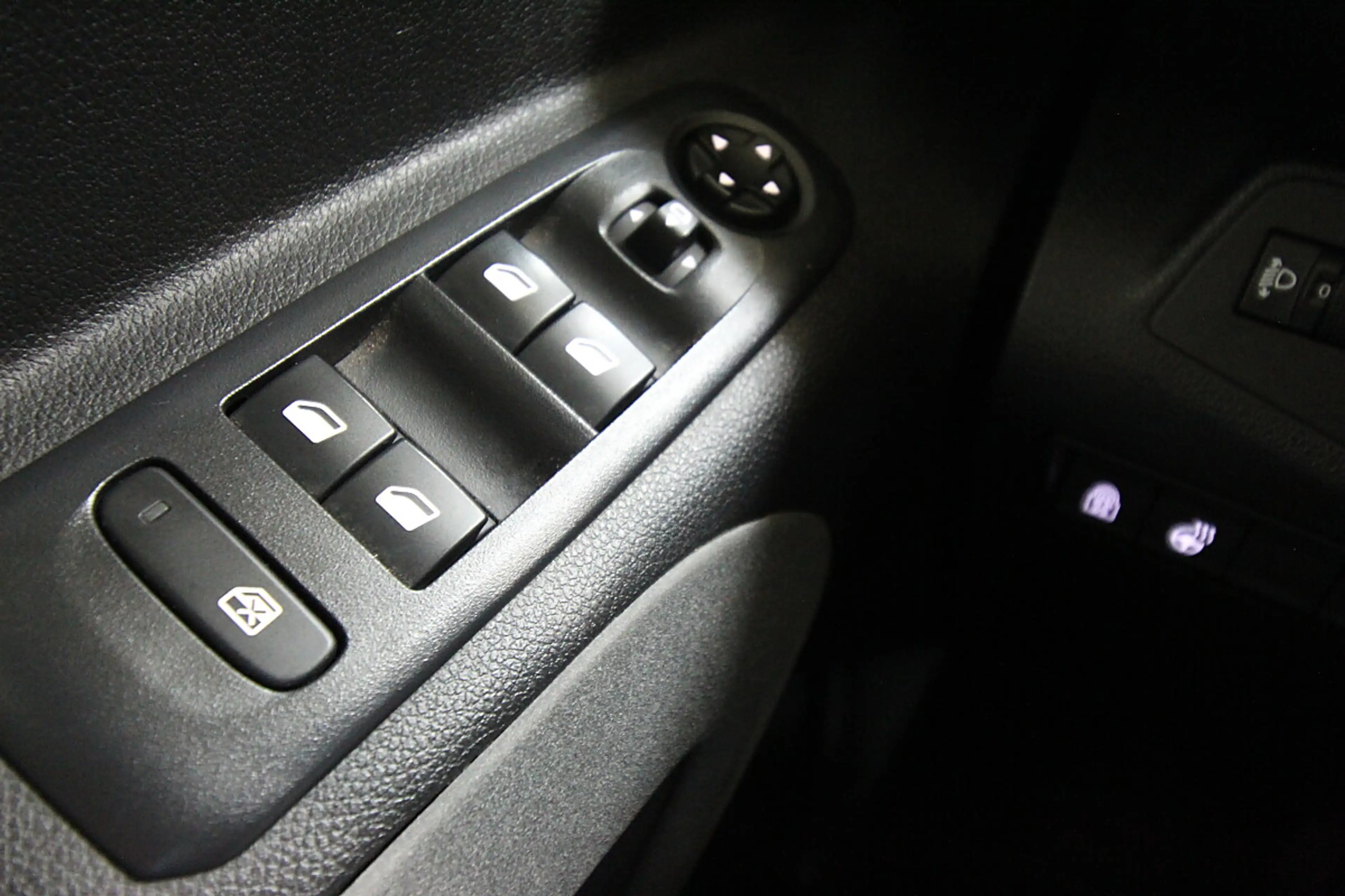 Peugeot Rifter Standard BlueHDI 100 S&S Allure 6-Gang-Manuell — photo 15