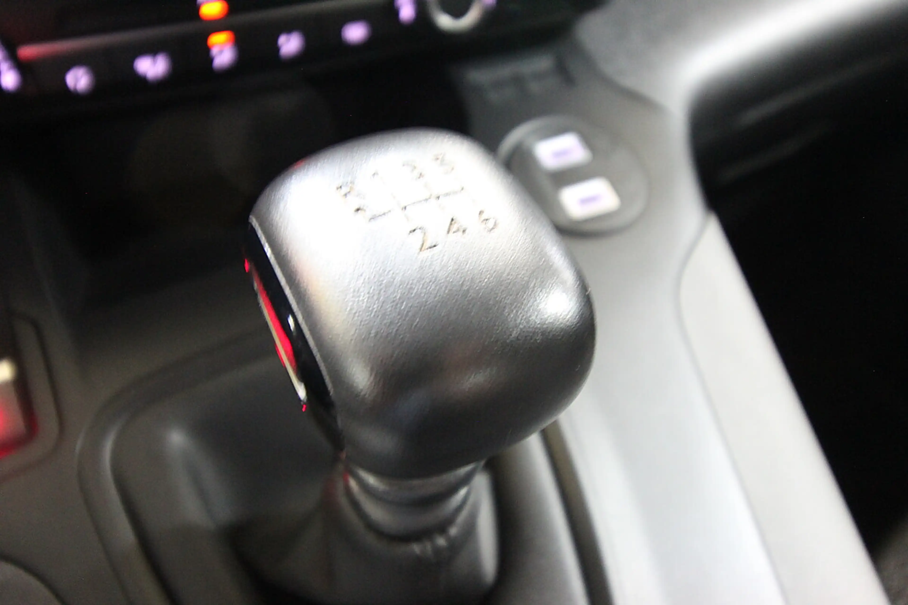 Peugeot Rifter Standard BlueHDI 100 S&S Allure 6-Gang-Manuell — photo 14