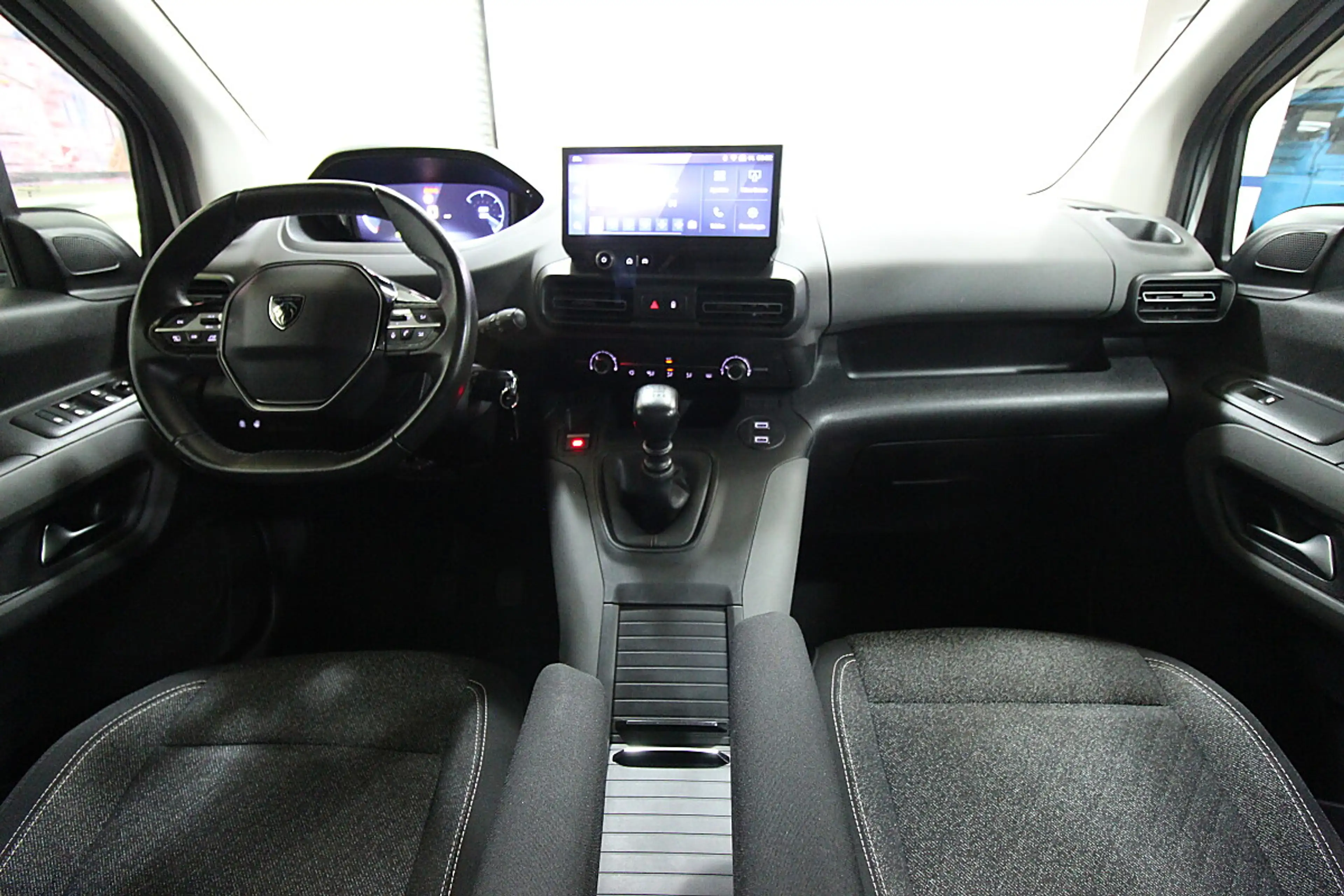 Peugeot Rifter Standard BlueHDI 100 S&S Allure 6-Gang-Manuell — photo 10