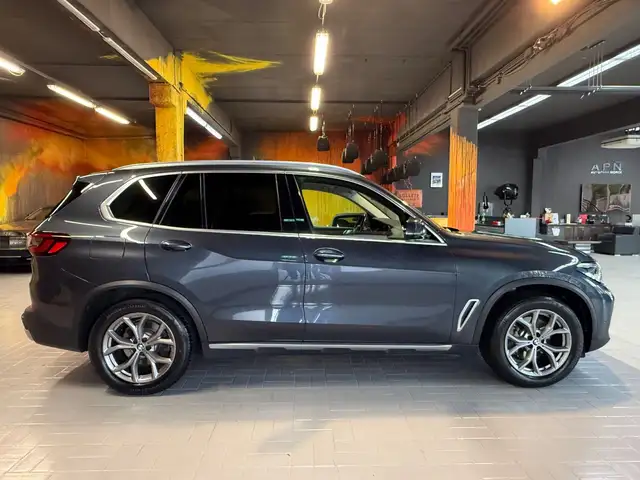 BMW X5 view 8