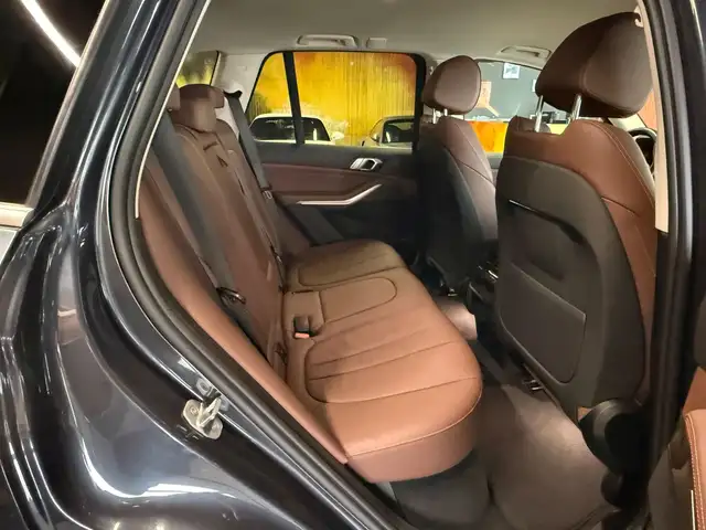 BMW X5 view 13