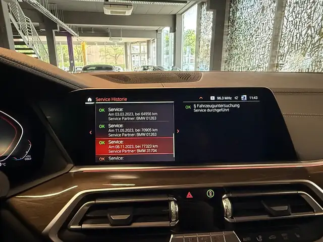 BMW X5 view 22