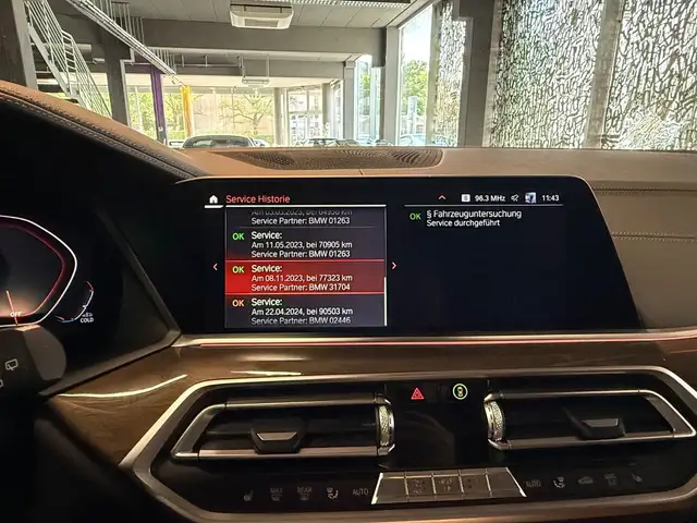 BMW X5 view 21