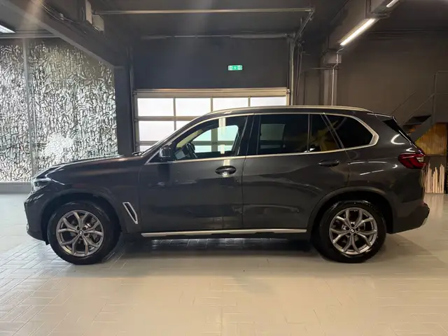 BMW X5 view 4