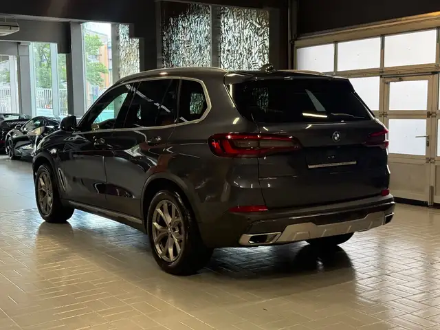 BMW X5 view 5