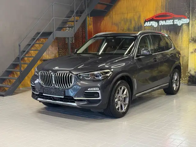 BMW X5 view 3