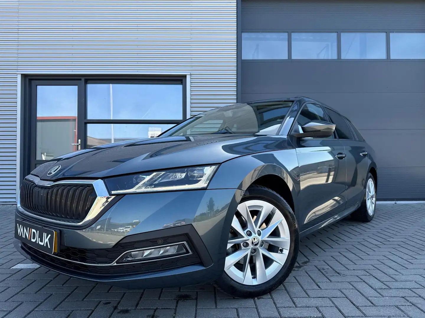 Skoda Octavia Combi 1.5 e-TSI BNS Edition Plus 150PK ✓Automaat ✓ Gris - 2