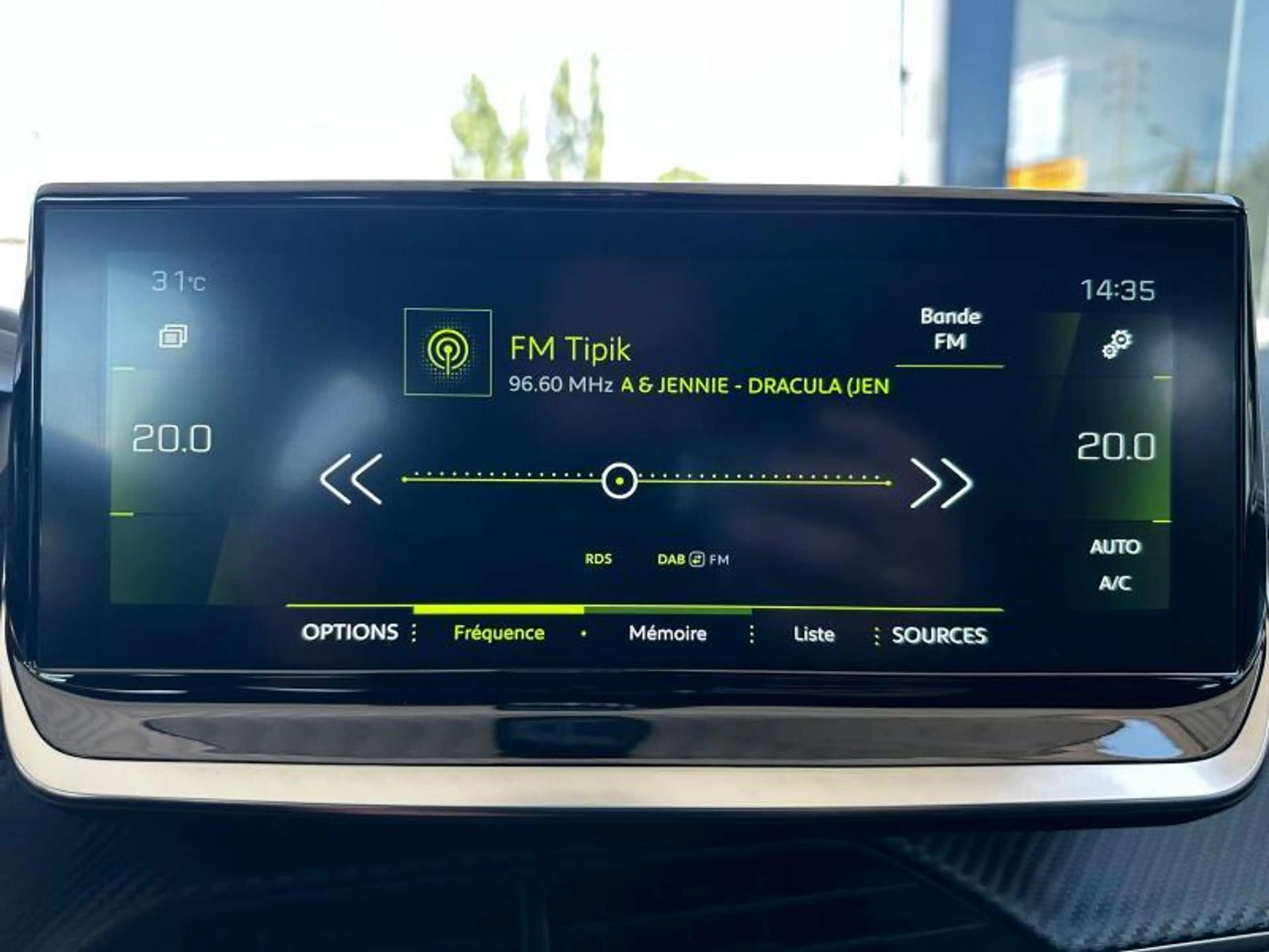 Peugeot 208 GT Line 12 Turbo 100cv EAT8 — photo 13