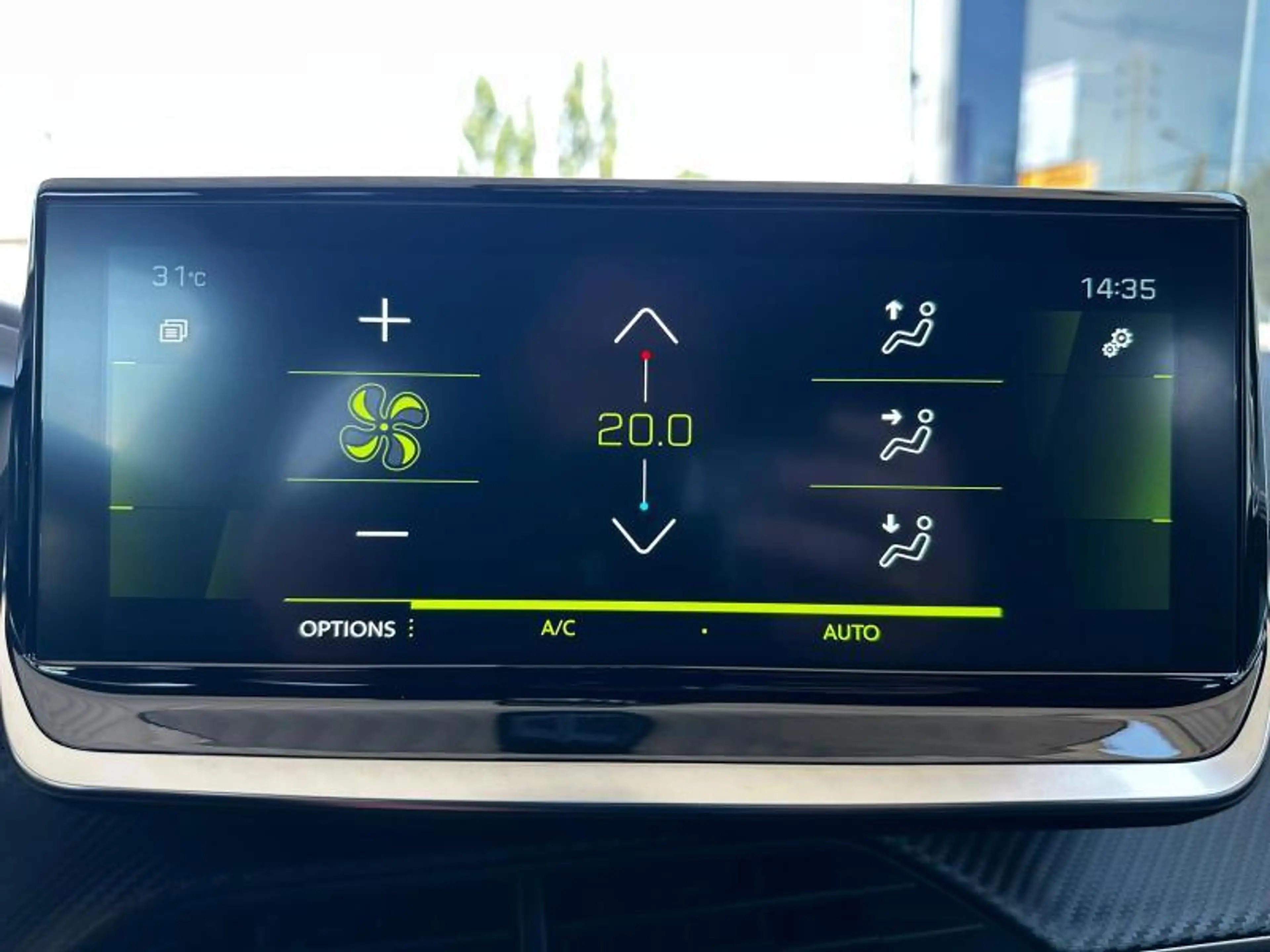 Peugeot 208 GT Line 12 Turbo 100cv EAT8 — photo 15