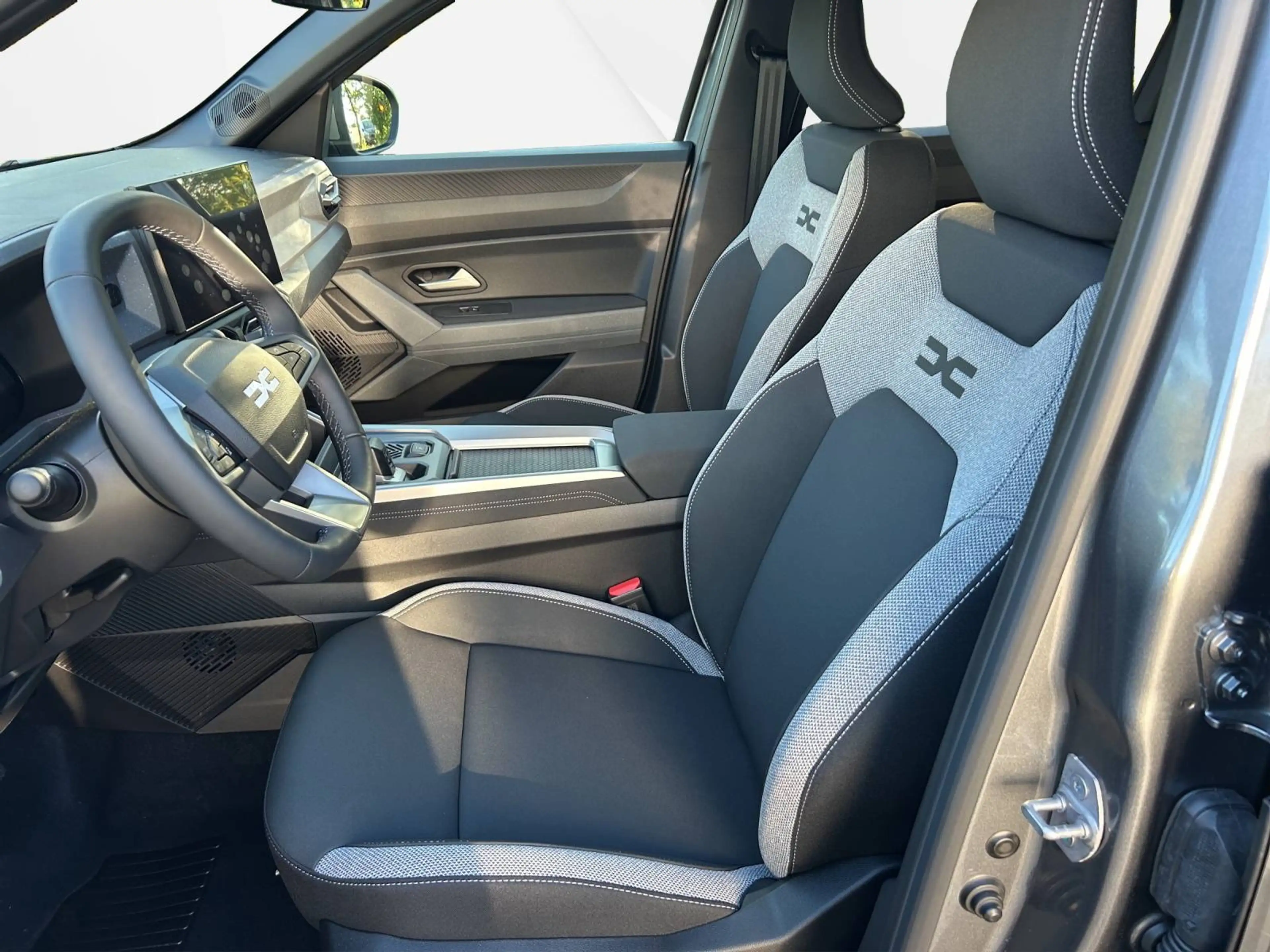Dacia Bigster Hybrid 155 Journey el. Heckklappe, AHK — photo 9