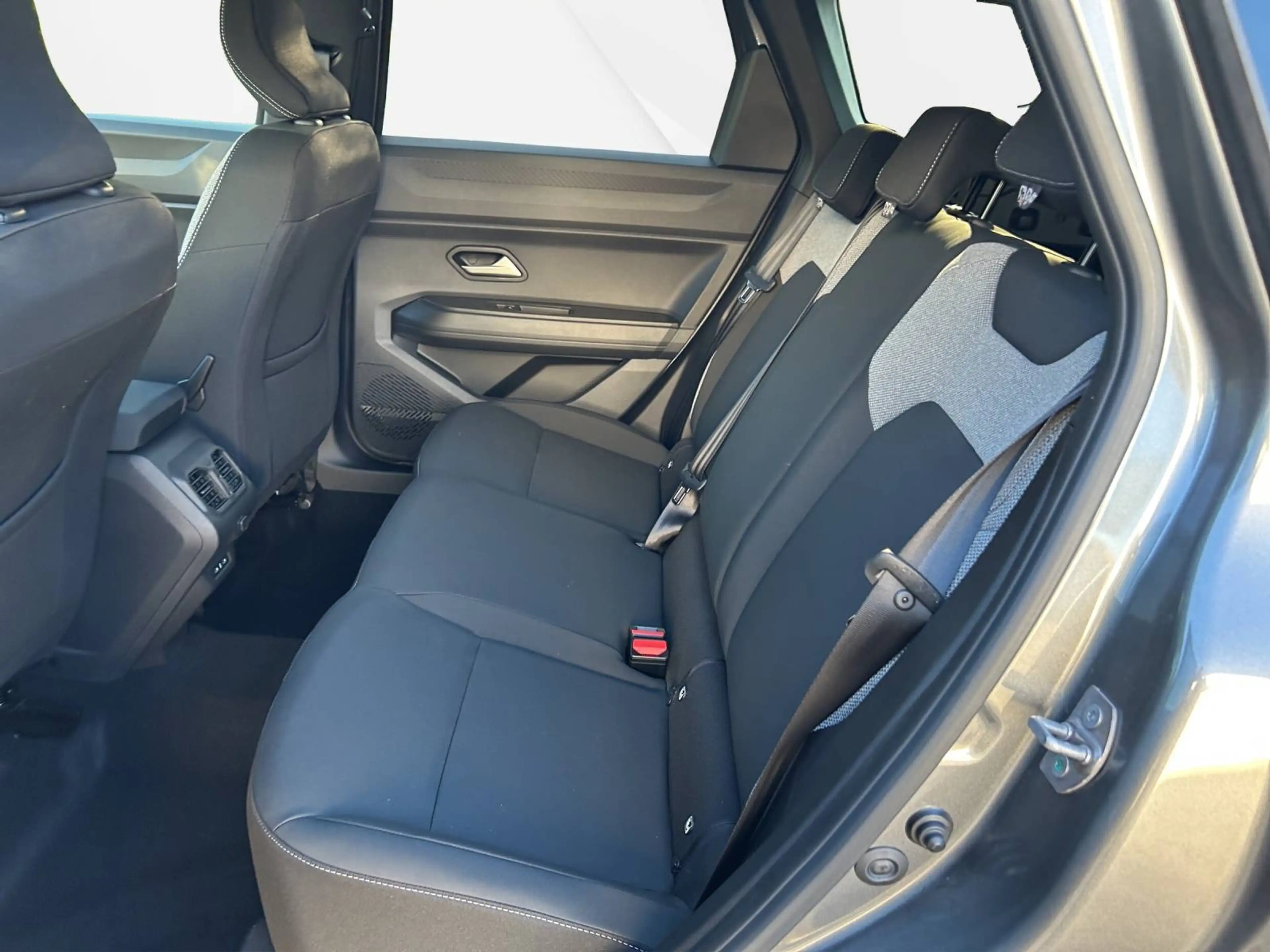 Dacia Bigster Hybrid 155 Journey el. Heckklappe, AHK — photo 10