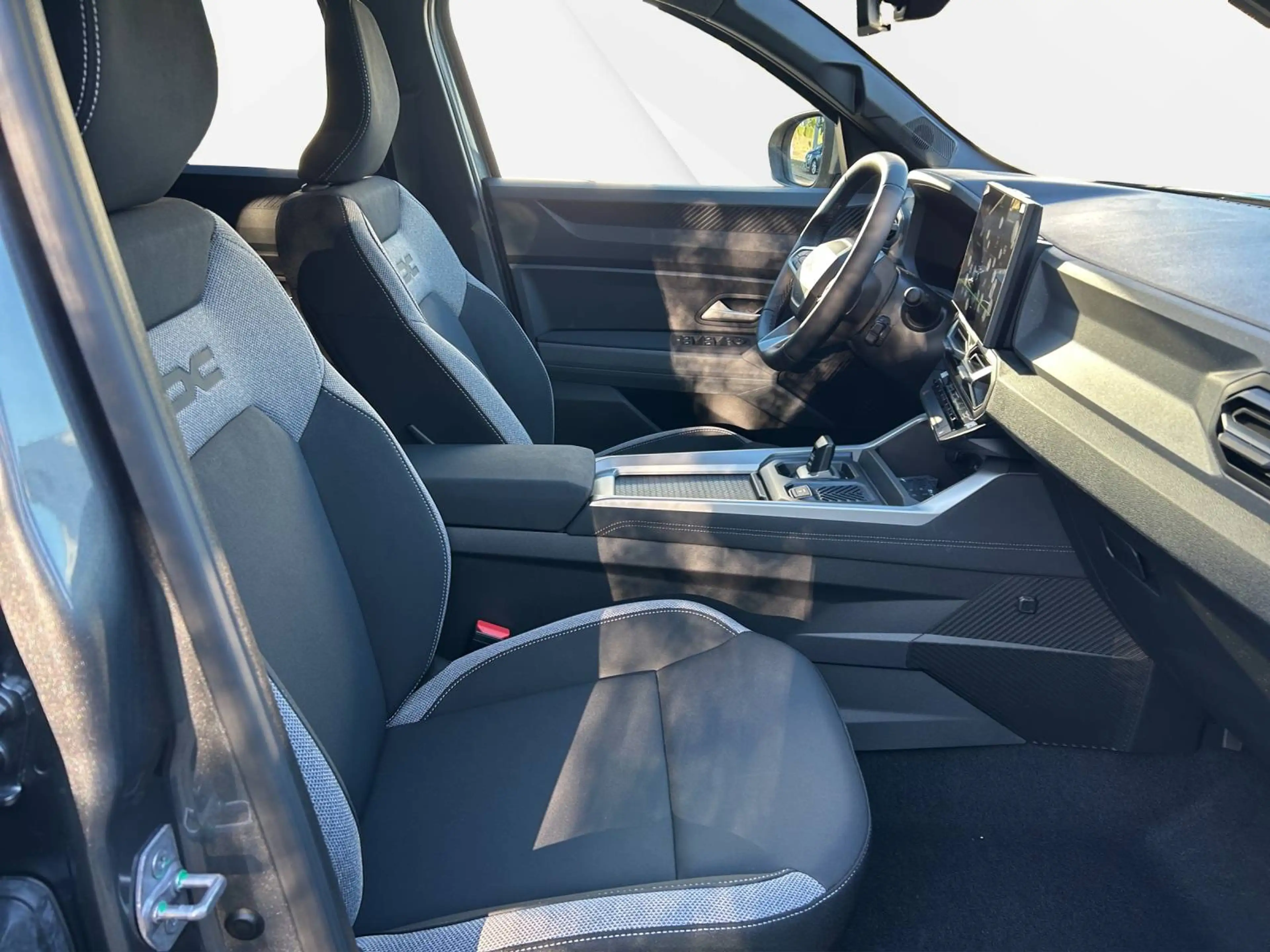 Dacia Bigster Hybrid 155 Journey el. Heckklappe, AHK — photo 12
