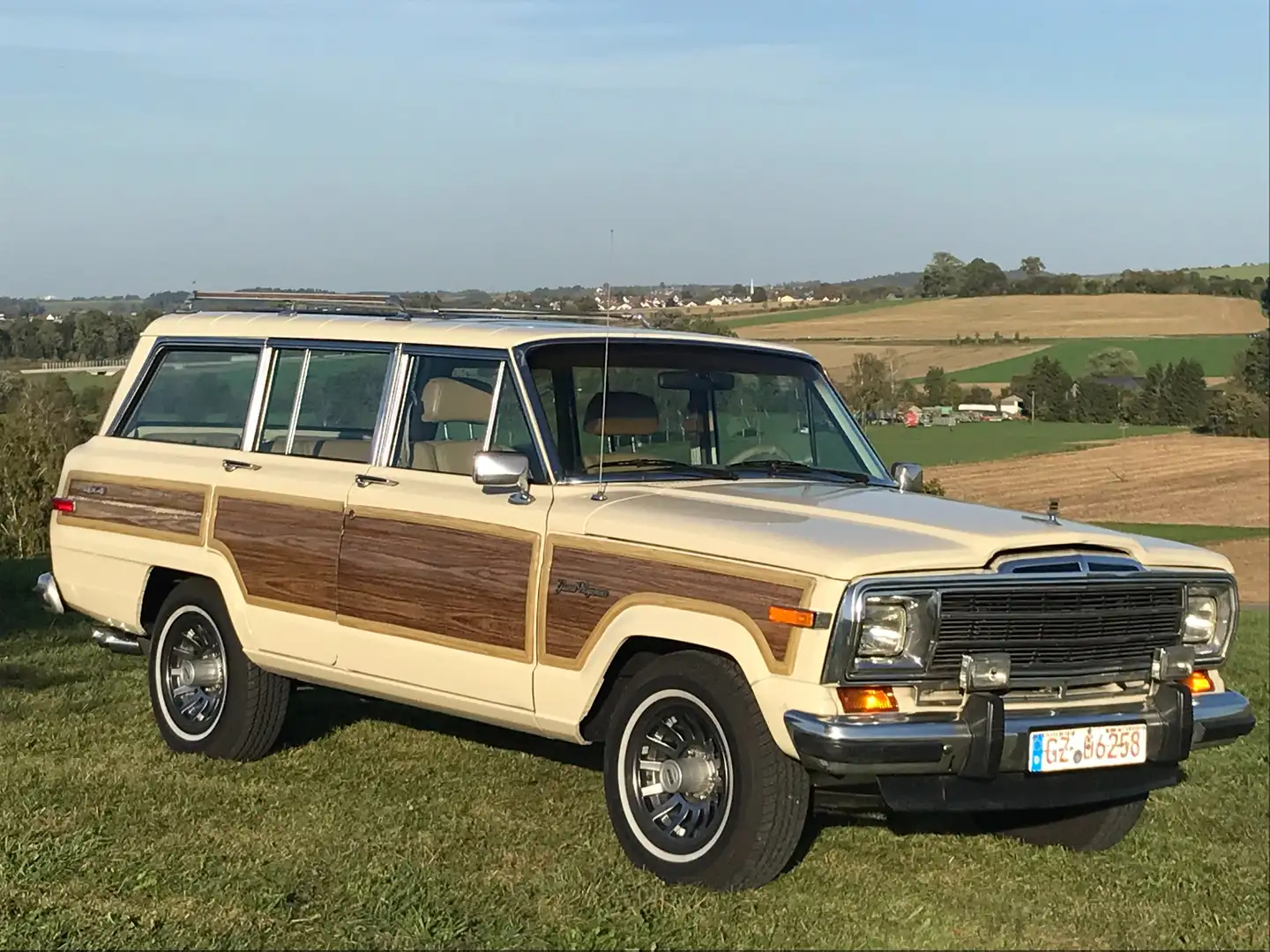 Jeep Wagoneer AMC Jeep Grand Wagoneer, 360-er Motor, TÜV neu! Beige - 1