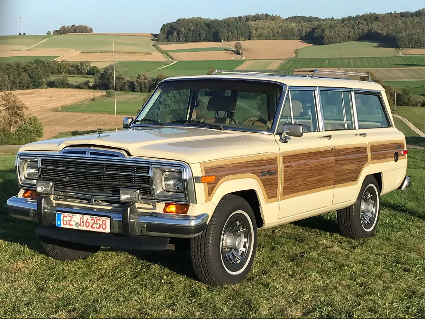 Jeep Wagoneer AMC Jeep Grand Wagoneer, 360-er Motor, TÜV neu! Beige - 2