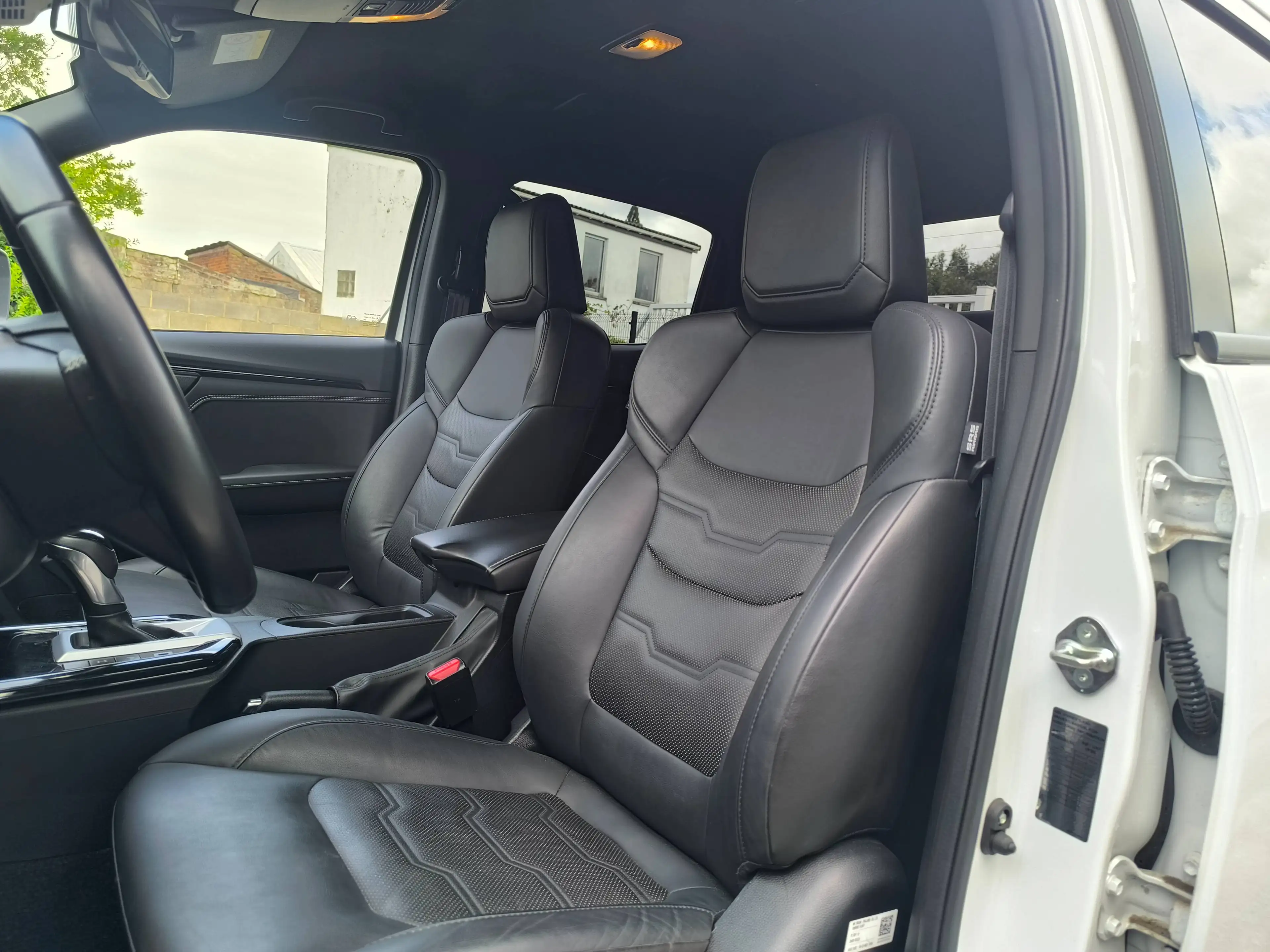 Isuzu D-Max 1.9 Turbo D 4WD V-CROSS 163CV CUIR CLIM GPS XENON — photo 14