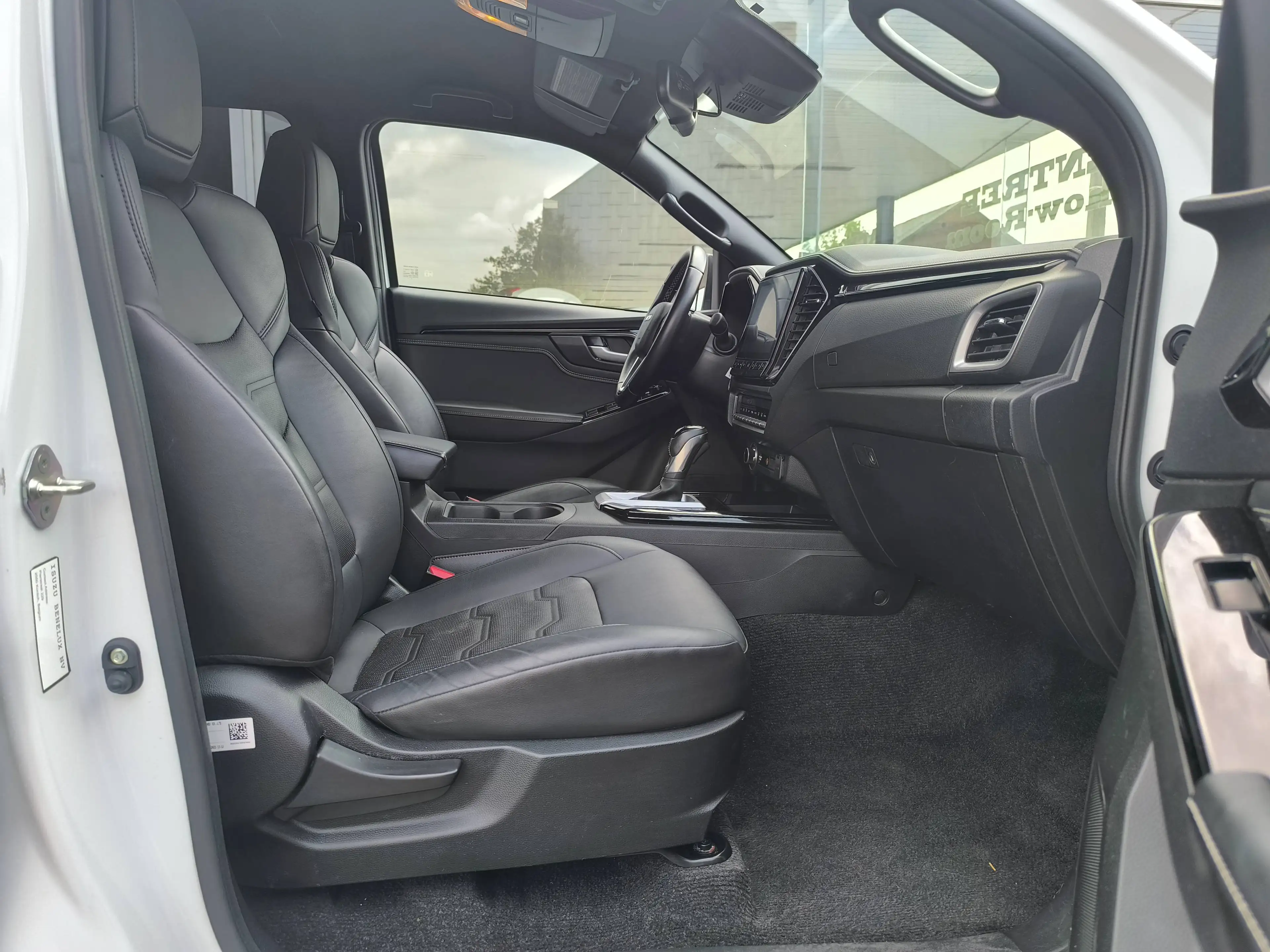 Isuzu D-Max 1.9 Turbo D 4WD V-CROSS 163CV CUIR CLIM GPS XENON — photo 11