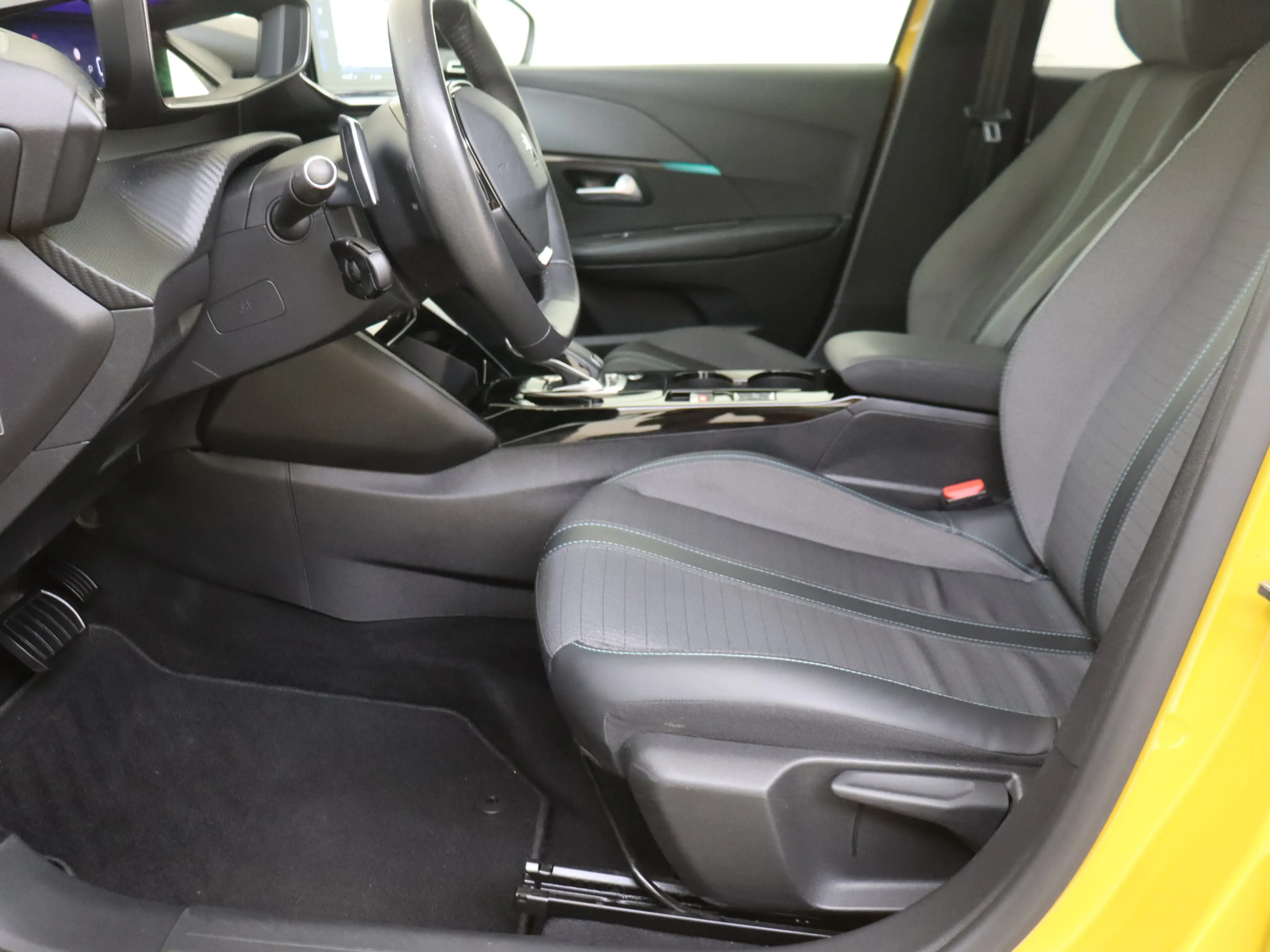 Peugeot 208 1.2 PureTech 100PK Allure Pack Camera | Apple Carp — photo 10