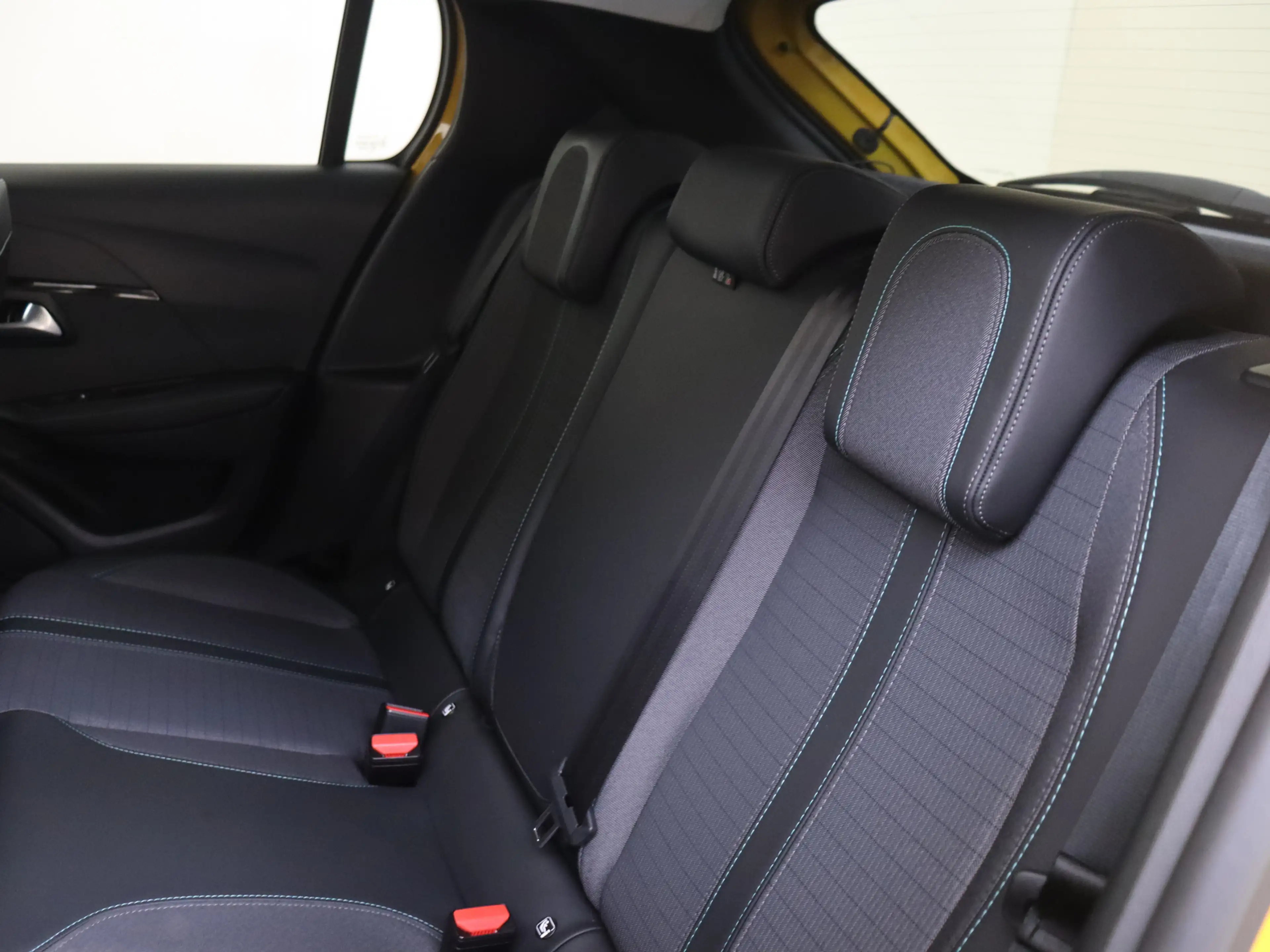Peugeot 208 1.2 PureTech 100PK Allure Pack Camera | Apple Carp — photo 12