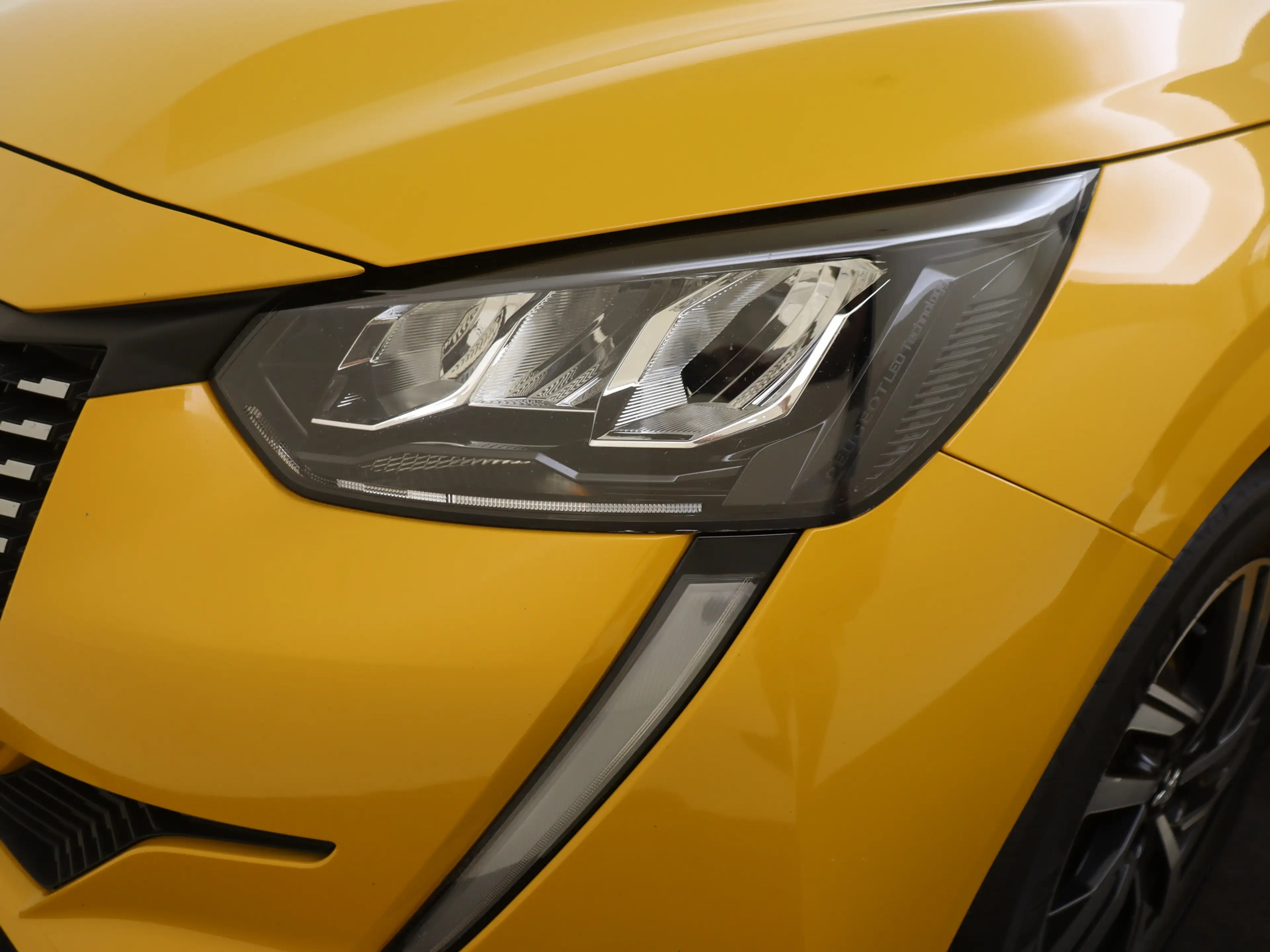 Peugeot 208 1.2 PureTech 100PK Allure Pack Camera | Apple Carp — photo 13