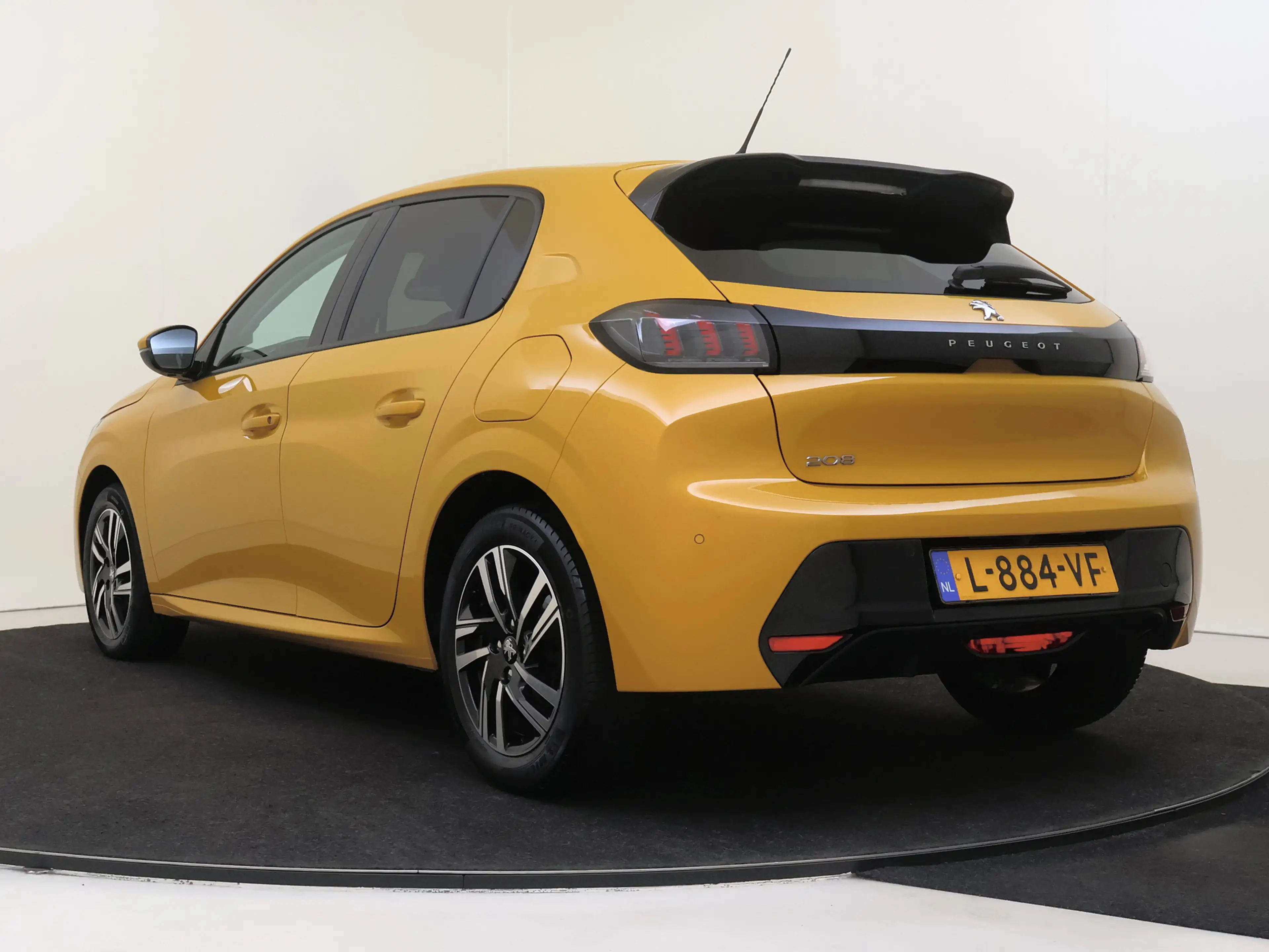 Peugeot 208 1.2 PureTech 100PK Allure Pack Camera | Apple Carp — photo 4
