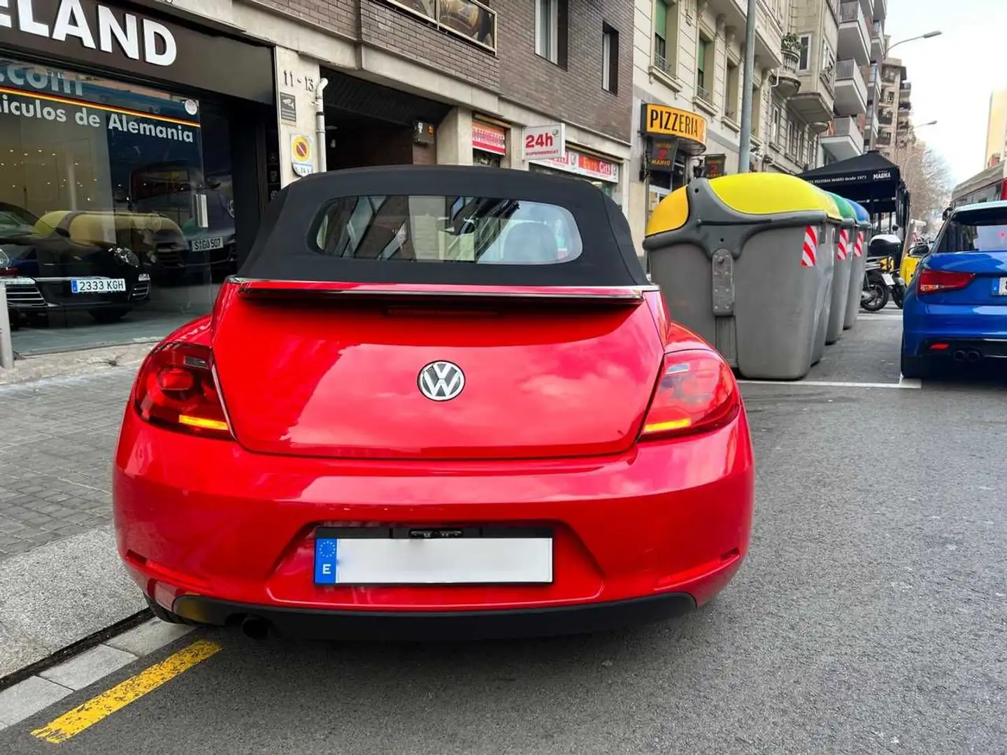 Volkswagen Beetle Cabrio 1.6TDI Design 105 Rojo - 2