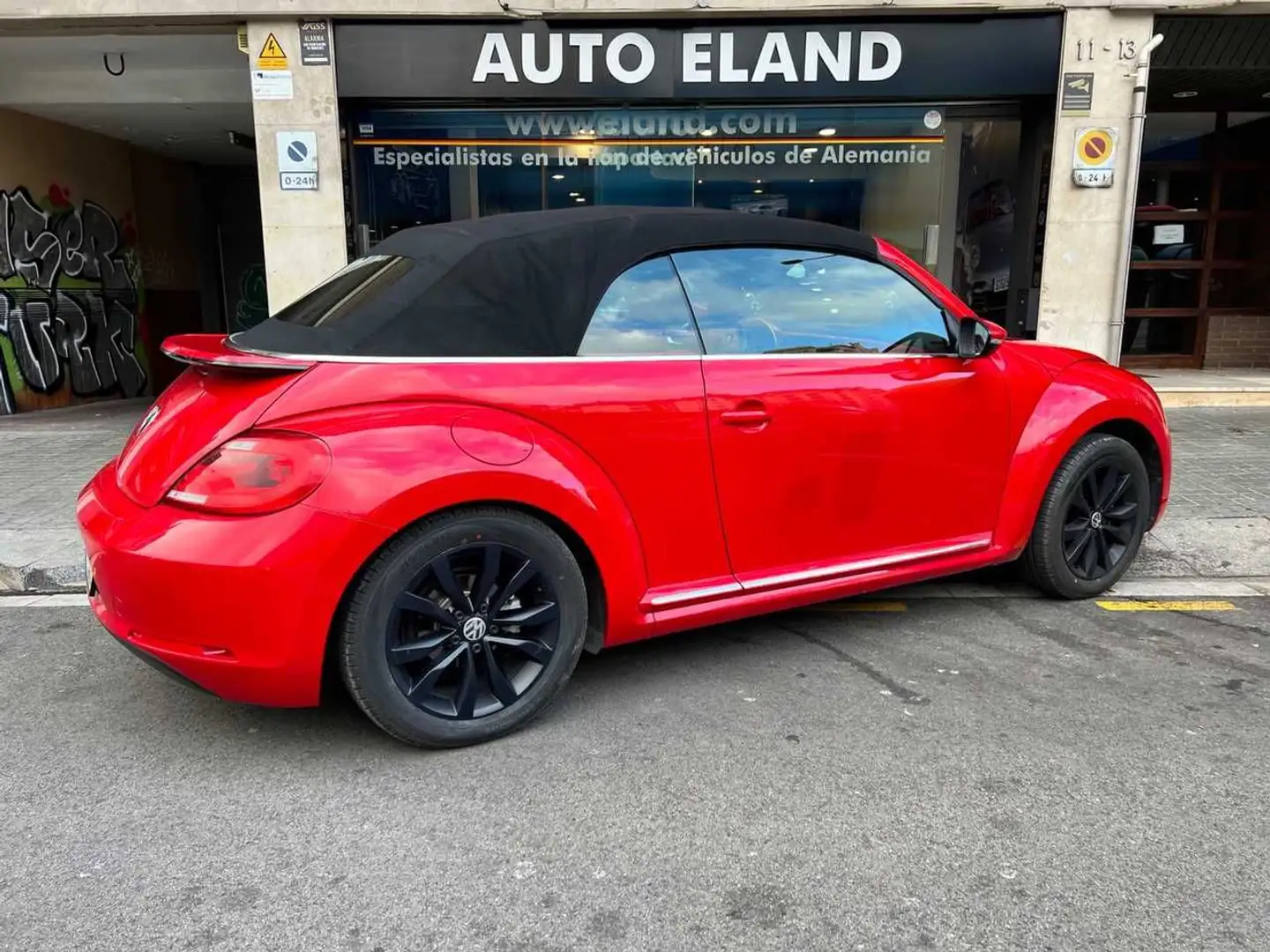 Volkswagen Beetle Cabrio 1.6TDI Design 105 Rood - 1