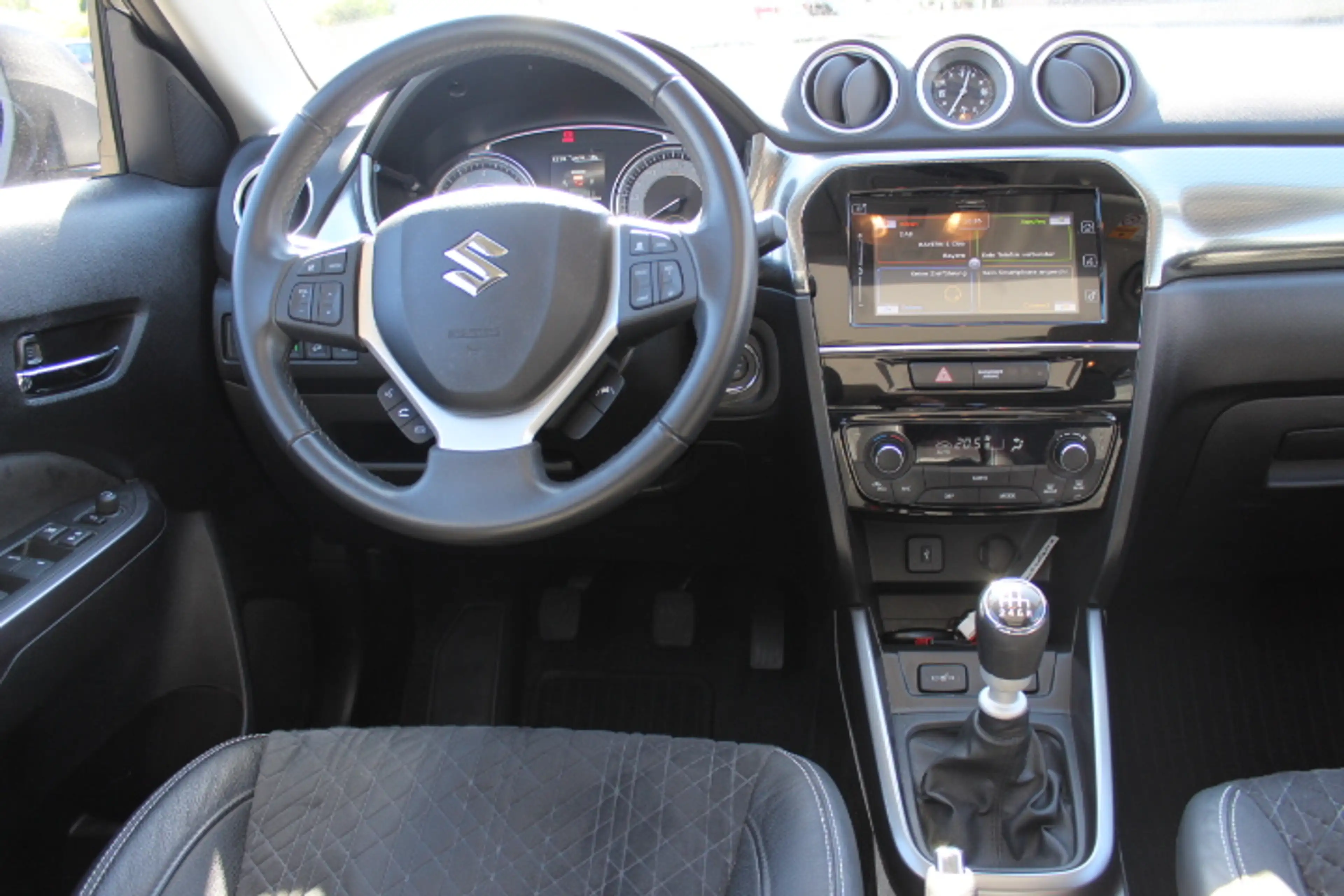 Suzuki Vitara Vitara 1.4 Boosterjet Hybrid Allgrip Comfort — photo 16