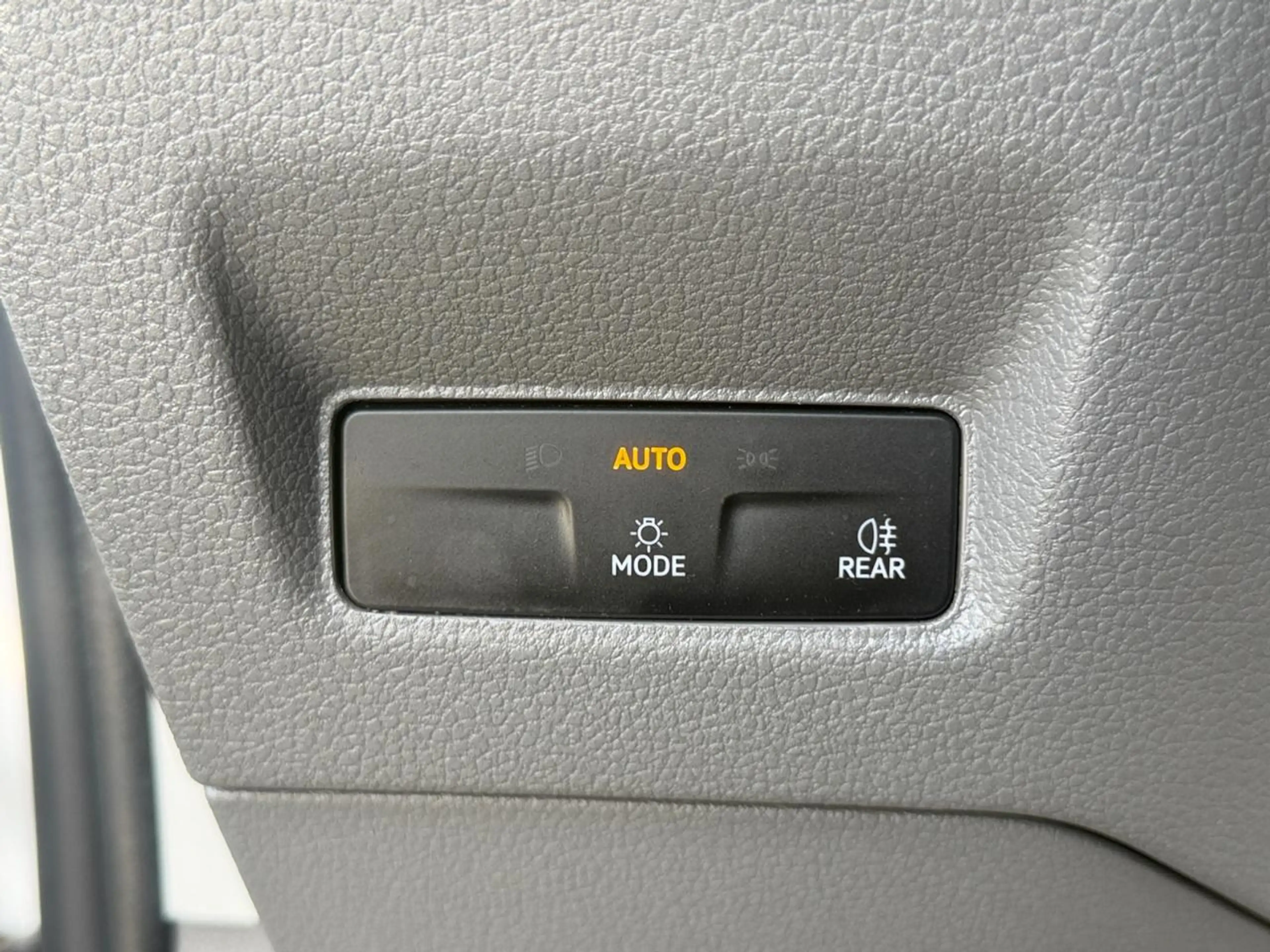 Volkswagen Crafter 2.0 TDi (140pk) /// Parkeersensoren voor & achteraan /// Android Auto & Appel Carplay /// — photo 11