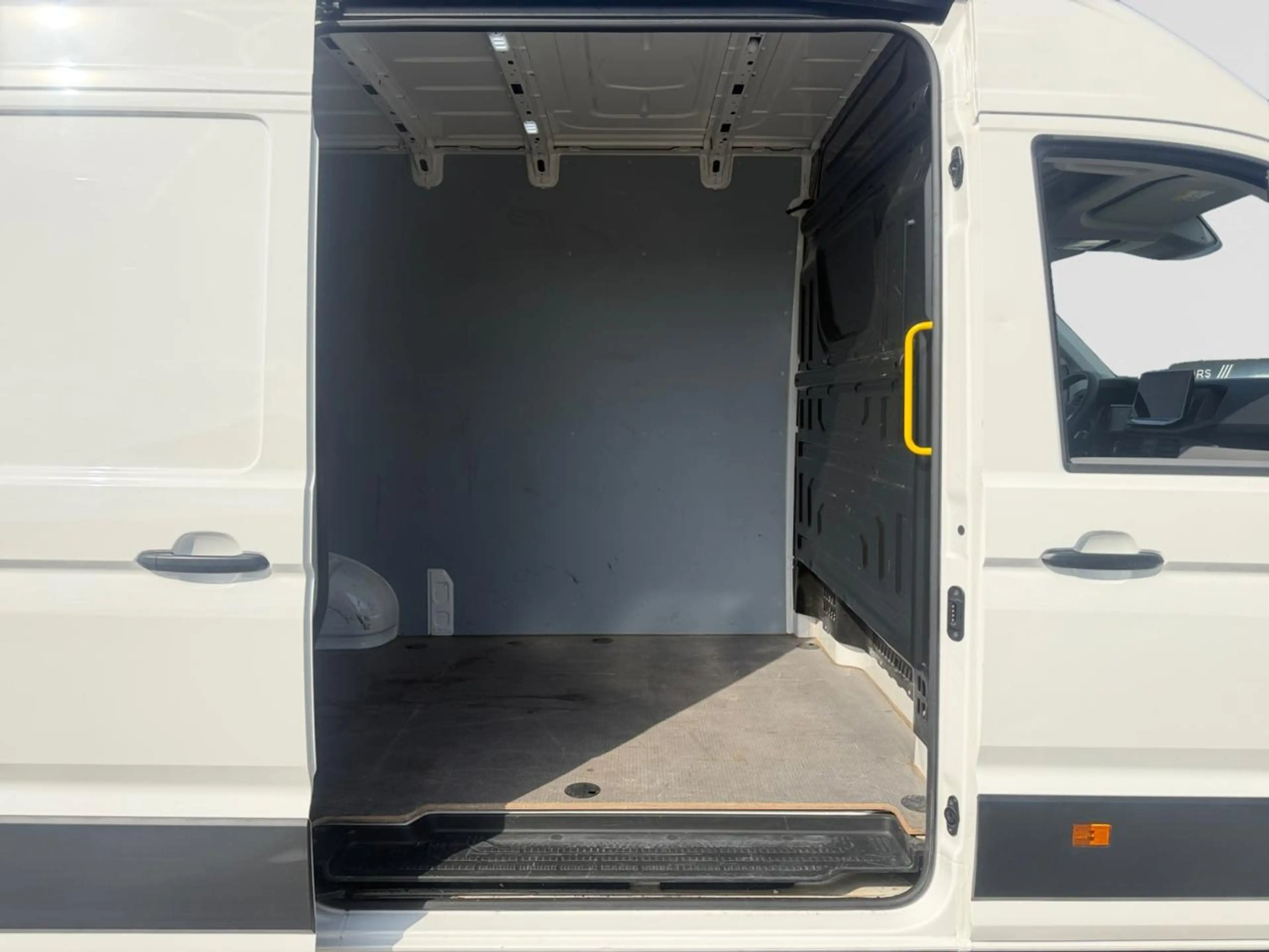 Volkswagen Crafter 2.0 TDi (140pk) /// Parkeersensoren voor & achteraan /// Android Auto & Appel Carplay /// — photo 6