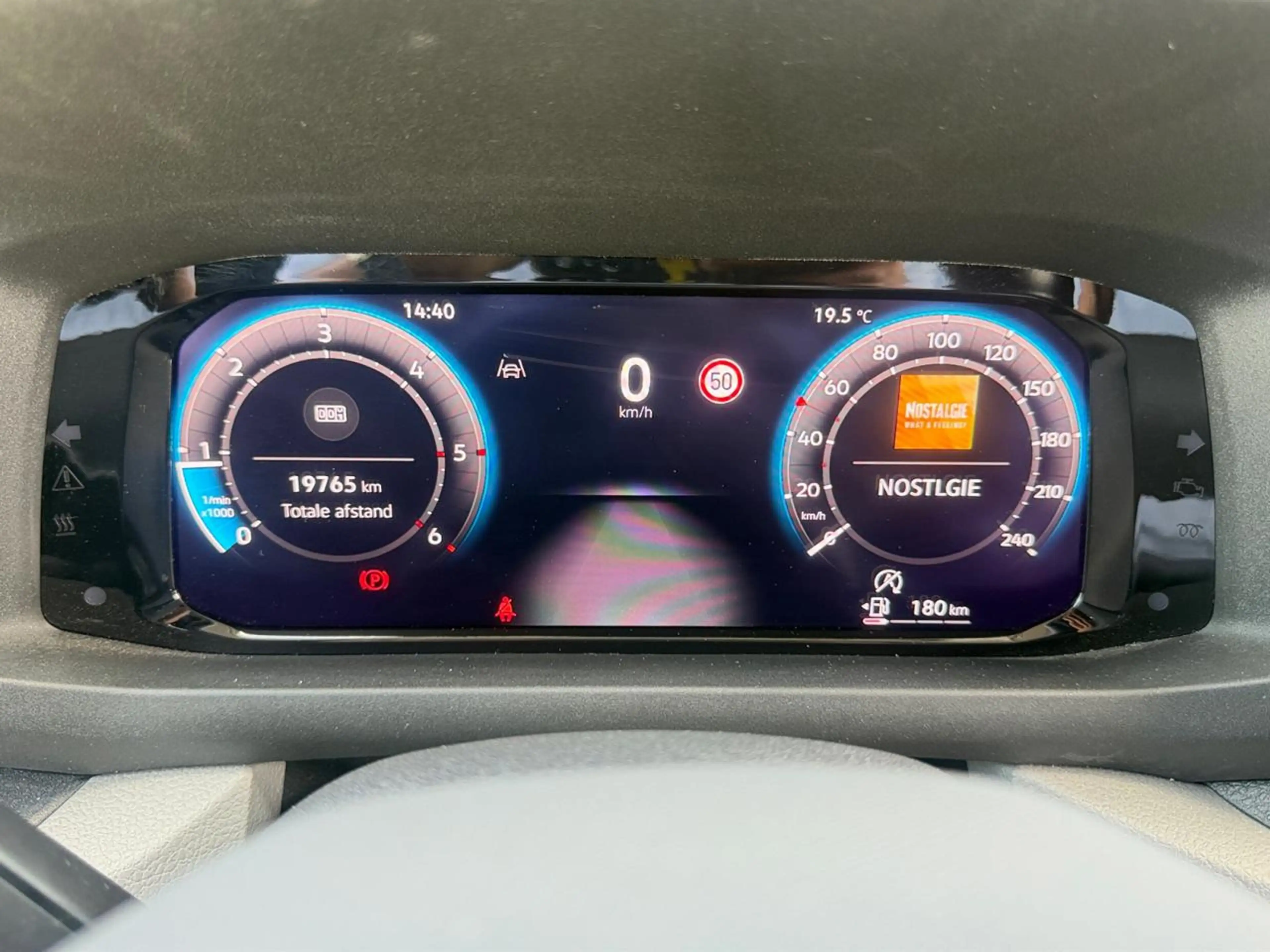 Volkswagen Crafter 2.0 TDi (140pk) /// Parkeersensoren voor & achteraan /// Android Auto & Appel Carplay /// — photo 14