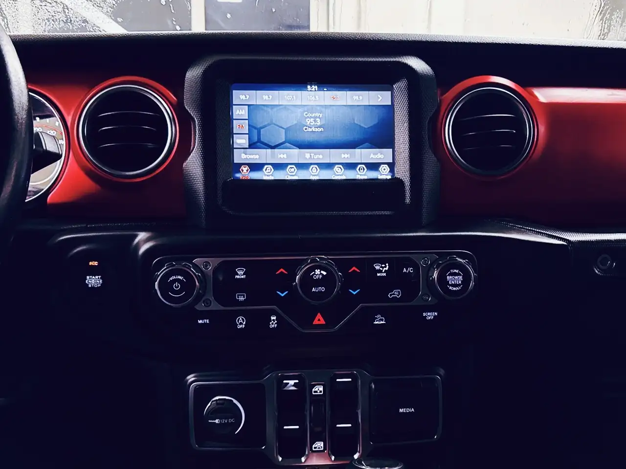 Jeep Wrangler снимка Jeep Wrangler
