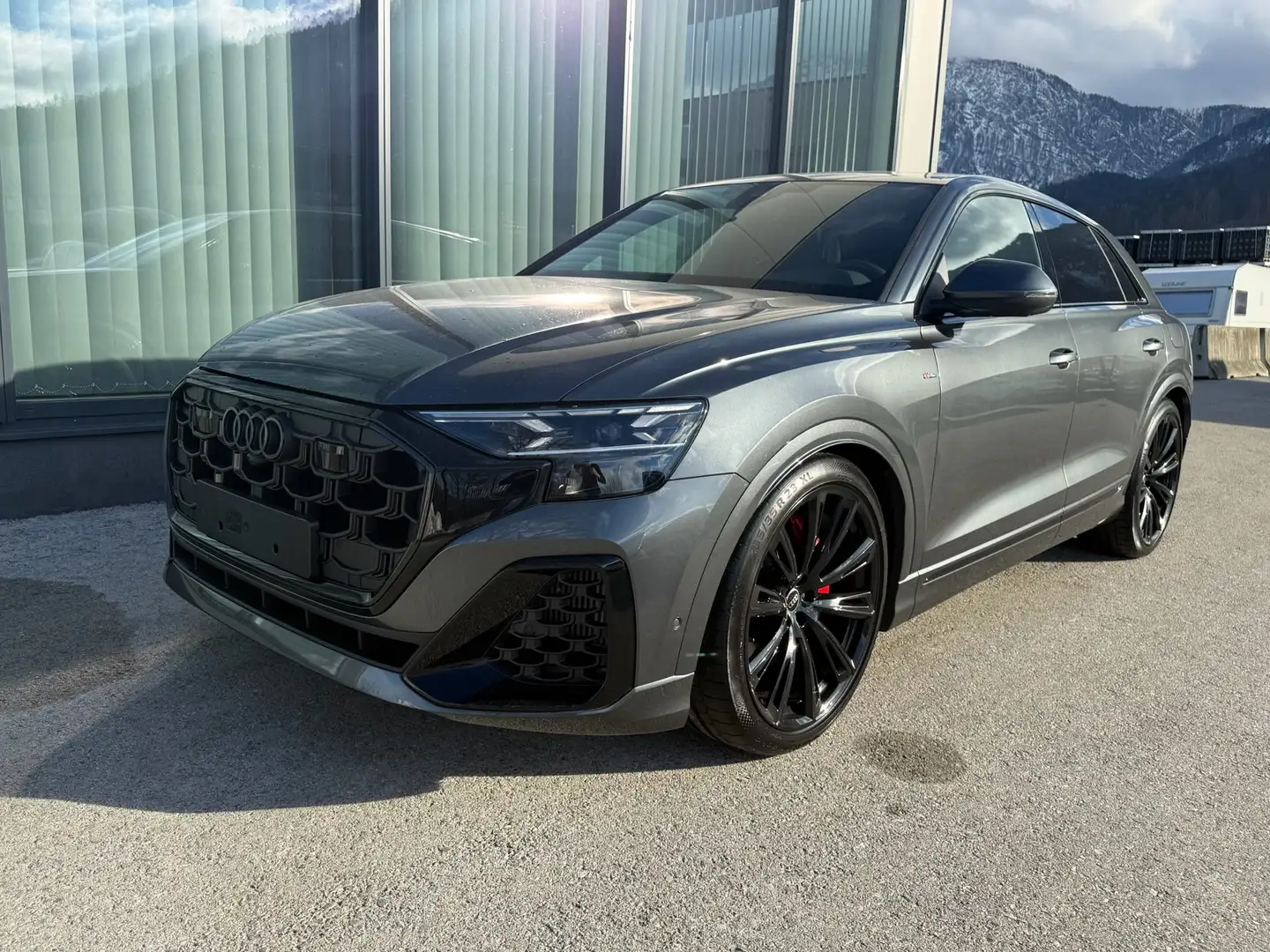 Audi Q8 Q8 55 TFSI e PHEV quattro Vollausstattung Grau - 1