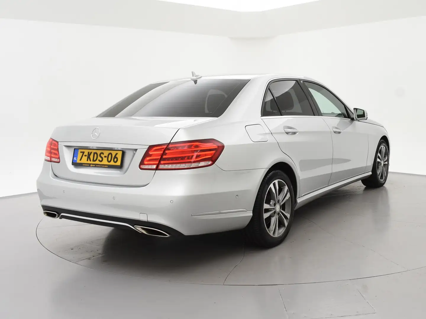 Mercedes-Benz E 200 AUT. AMBITION AVANTGARDE ORIG. NL - COMPLETE HISTO Grijs - 2