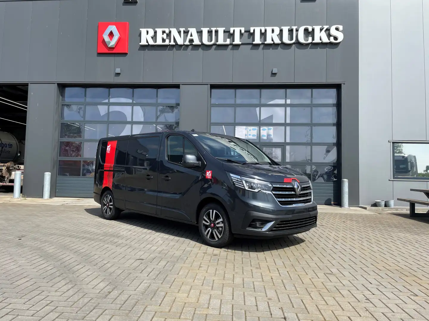 Renault Trafic E-tech Exclusive 52 kWh Automaat, 920 KG trekgewic Grijs - 2