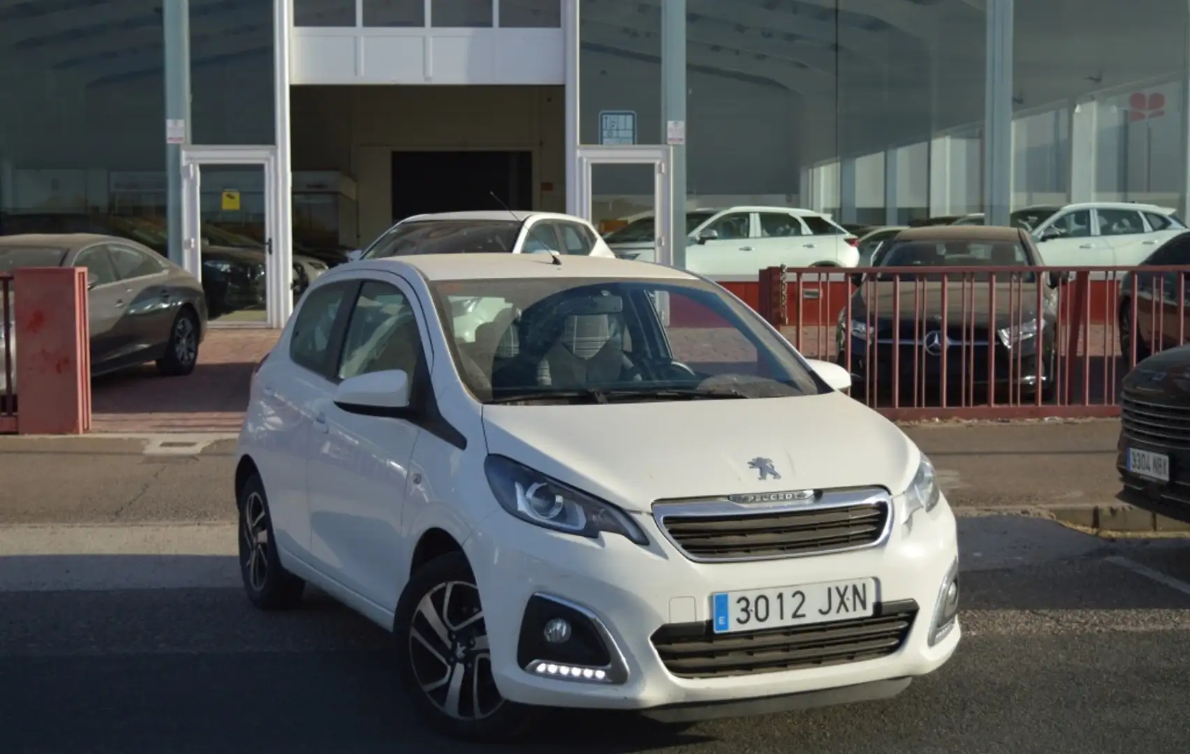 Peugeot 108 1.2 PureTech Collection Bílá - 2