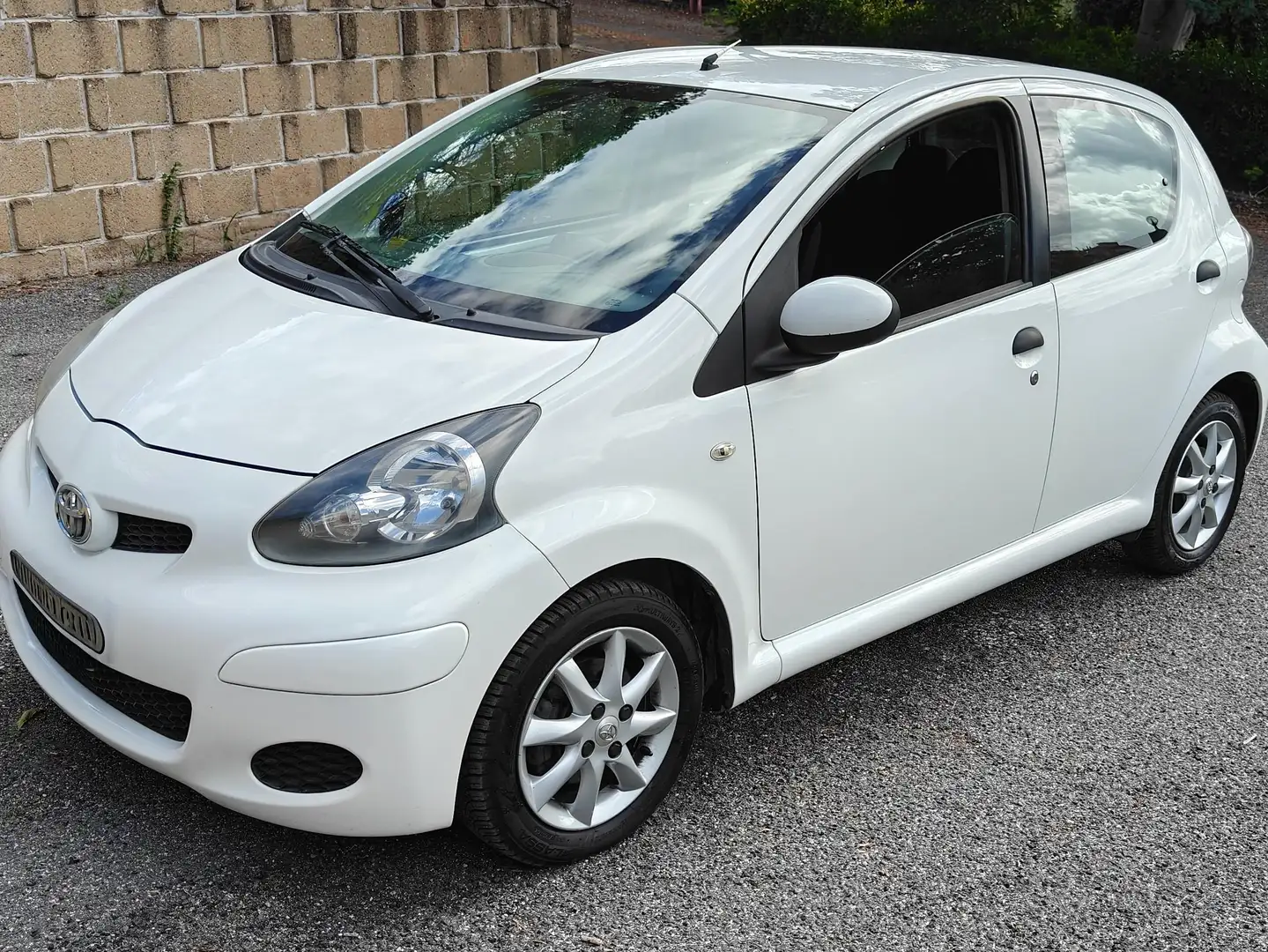 Toyota Aygo 5p 1.0 Sol Connect Navi Cerchi km100000 Euro5 Blanc - 1
