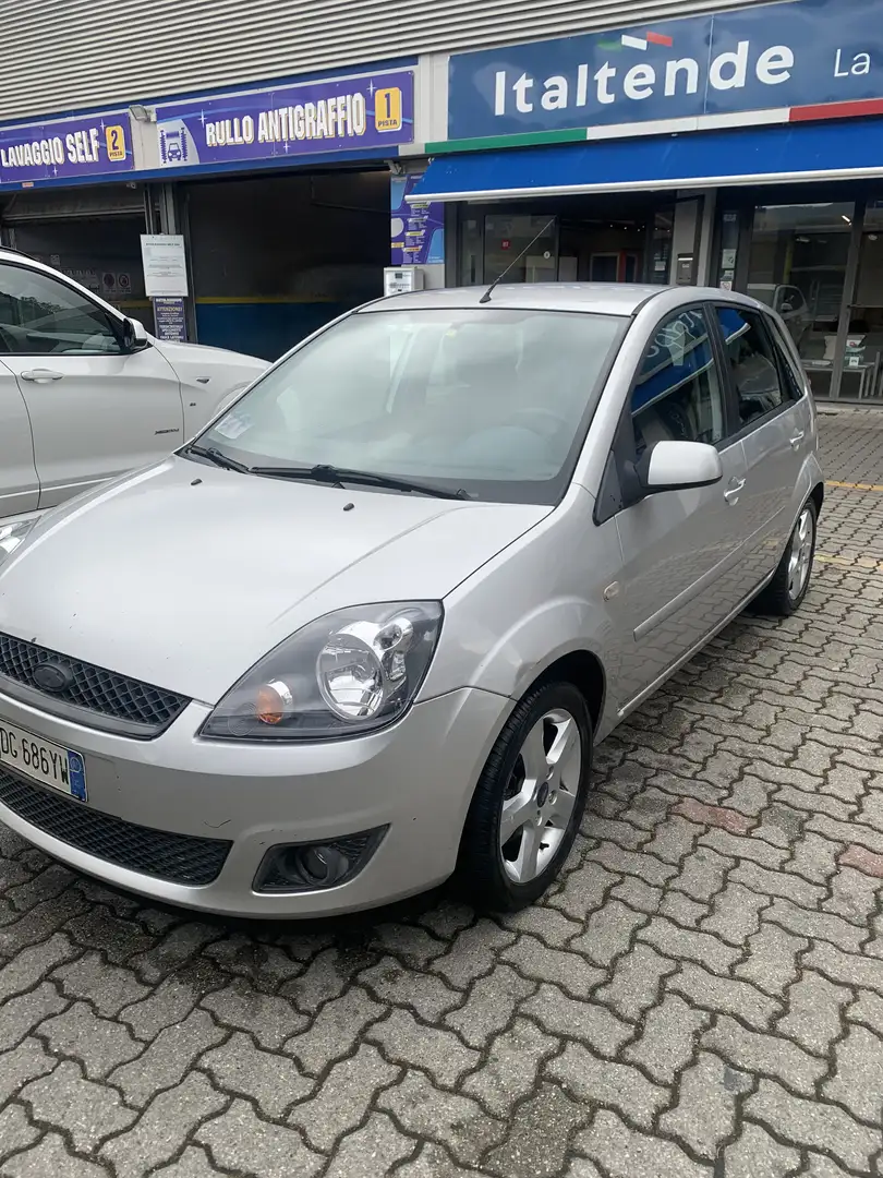 Ford Fiesta 5p 1.6 tdci Plus - 2