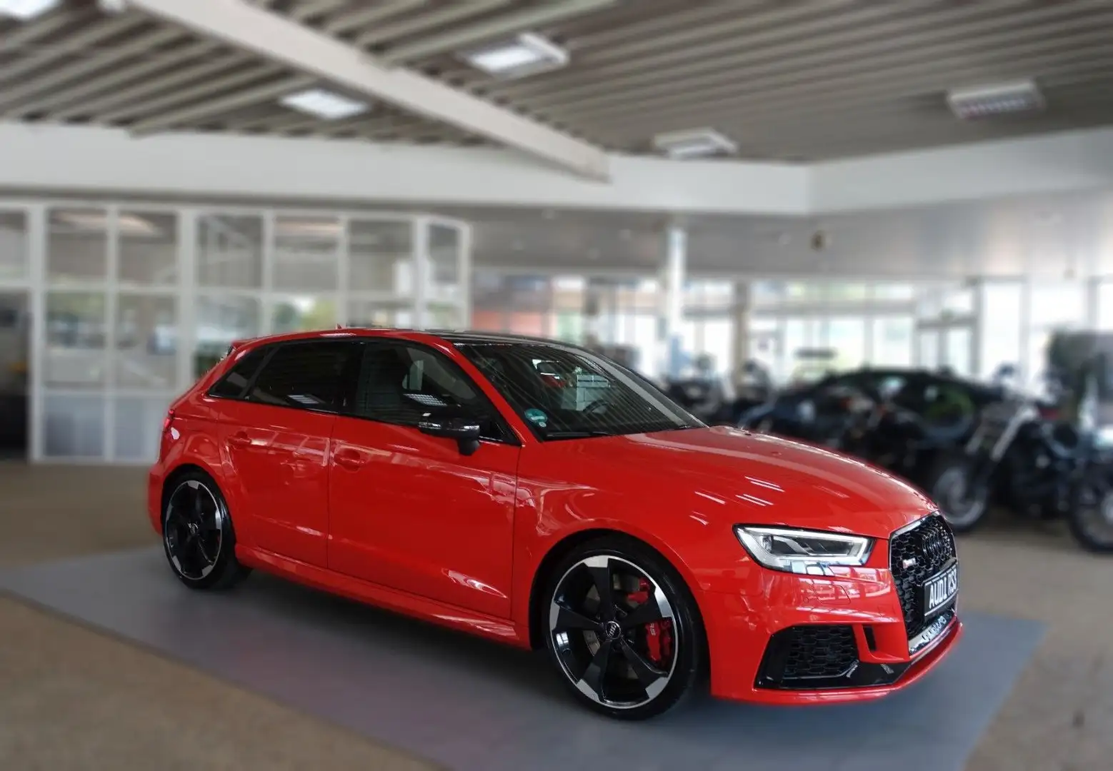 Audi RS3 Sportb. 2.5 qua.; NAV MATRIX RS Sitz KAM ViC Roşu - 2