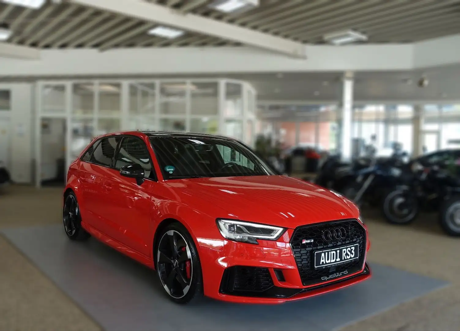 Audi RS3 Sportb. 2.5 qua.; NAV MATRIX RS Sitz KAM ViC Roşu - 1
