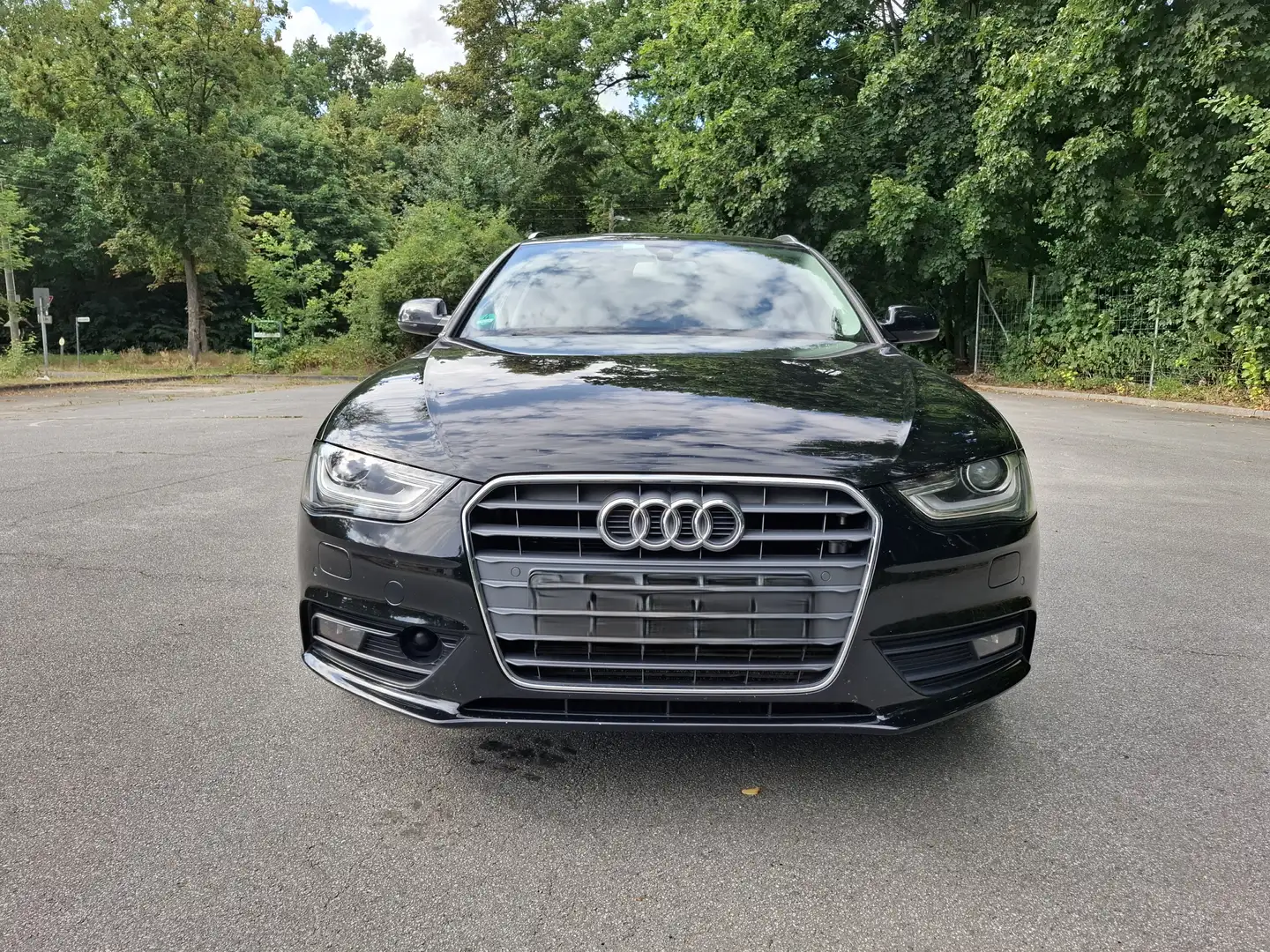 Audi A4 2.0 TDI DPF Ambiente, ACC, AHK, Sitzh. Schwarz - 2
