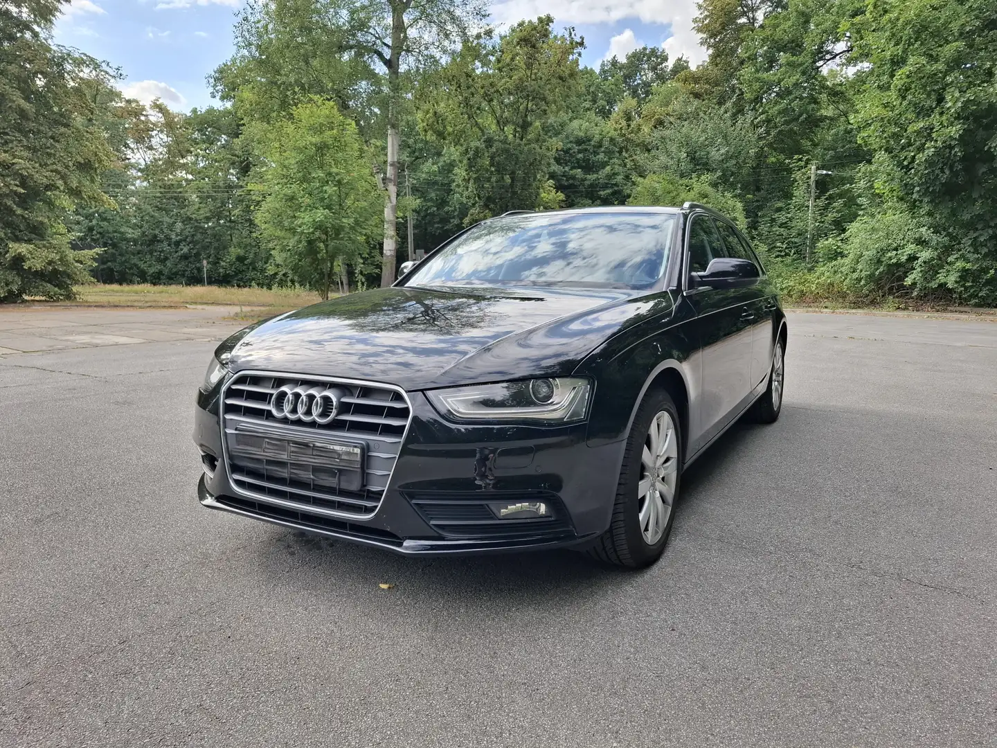 Audi A4 2.0 TDI DPF Ambiente, ACC, AHK, Sitzh. Schwarz - 1