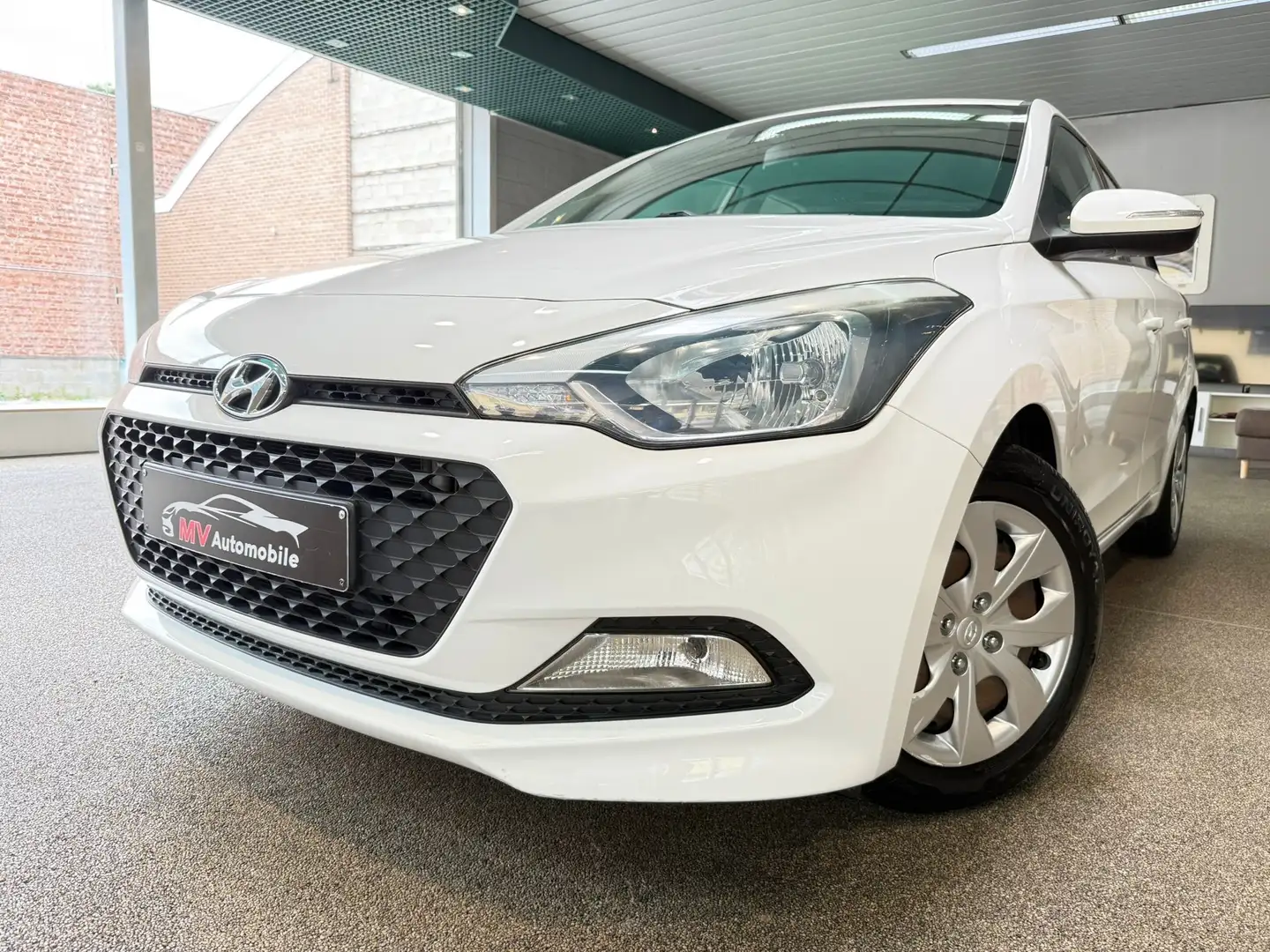 Hyundai i20 1.1 CRDi * Euro 6b * 53000km * Clim Blanco - 1
