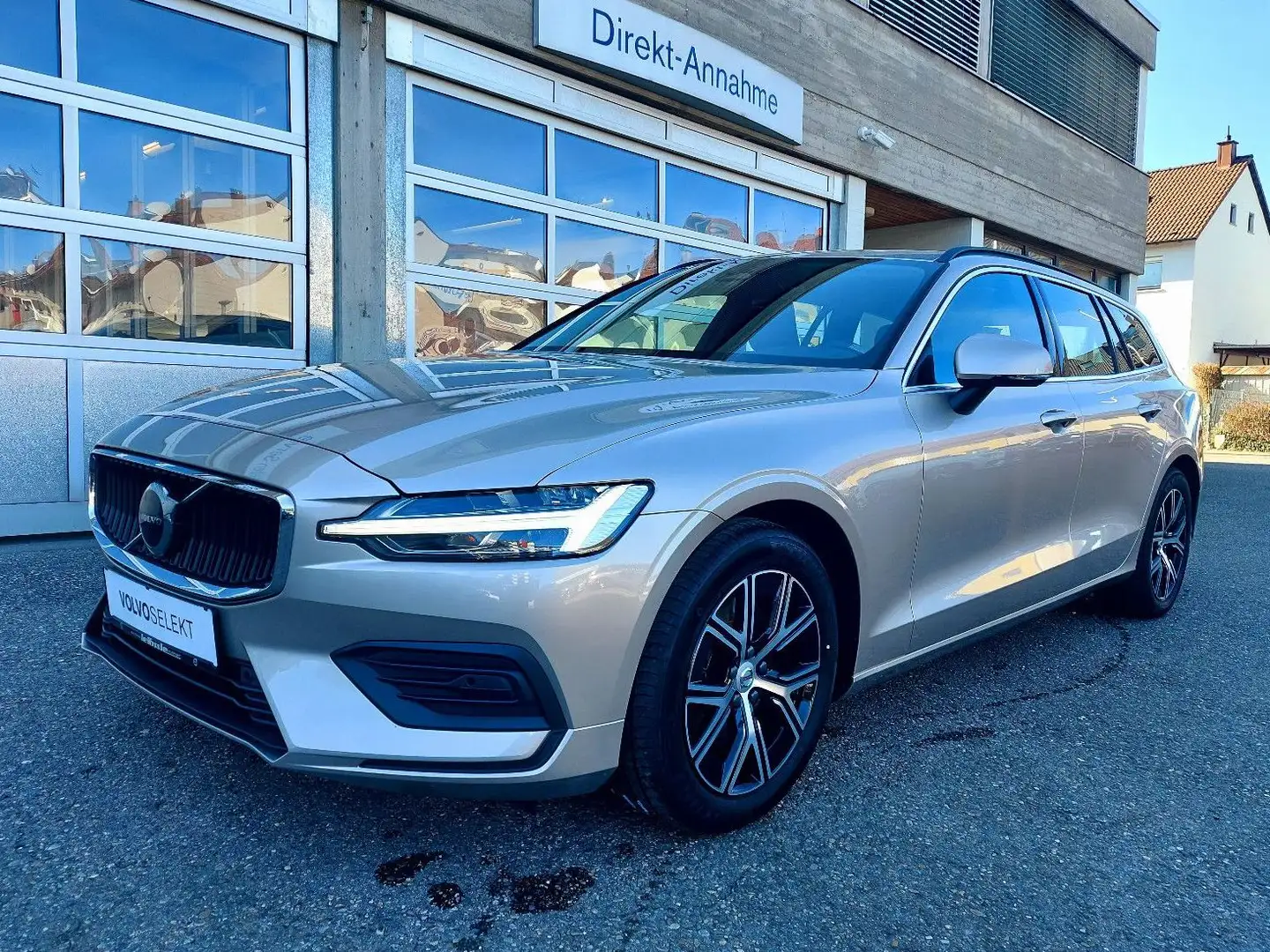 Volvo V60 B4 Benzin Core Automatik Silber - 1