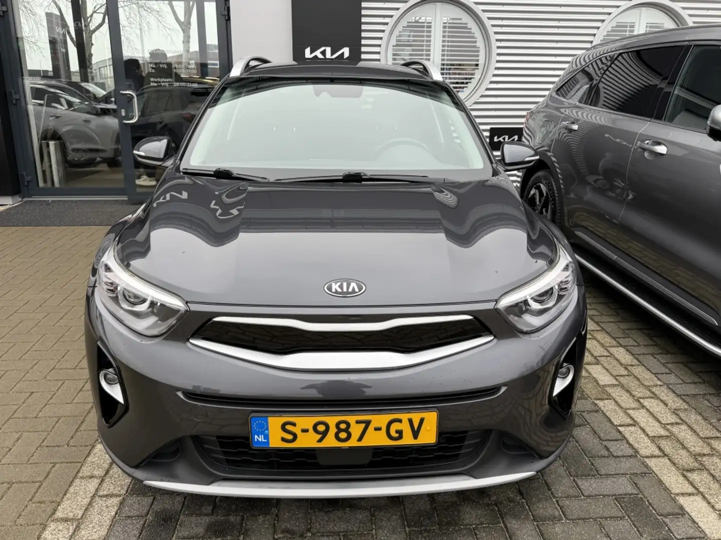 Kia Stonic 1.0 T-GDi DynamicPlusLine Navi + Camera - ZEER COM Grijs - 2