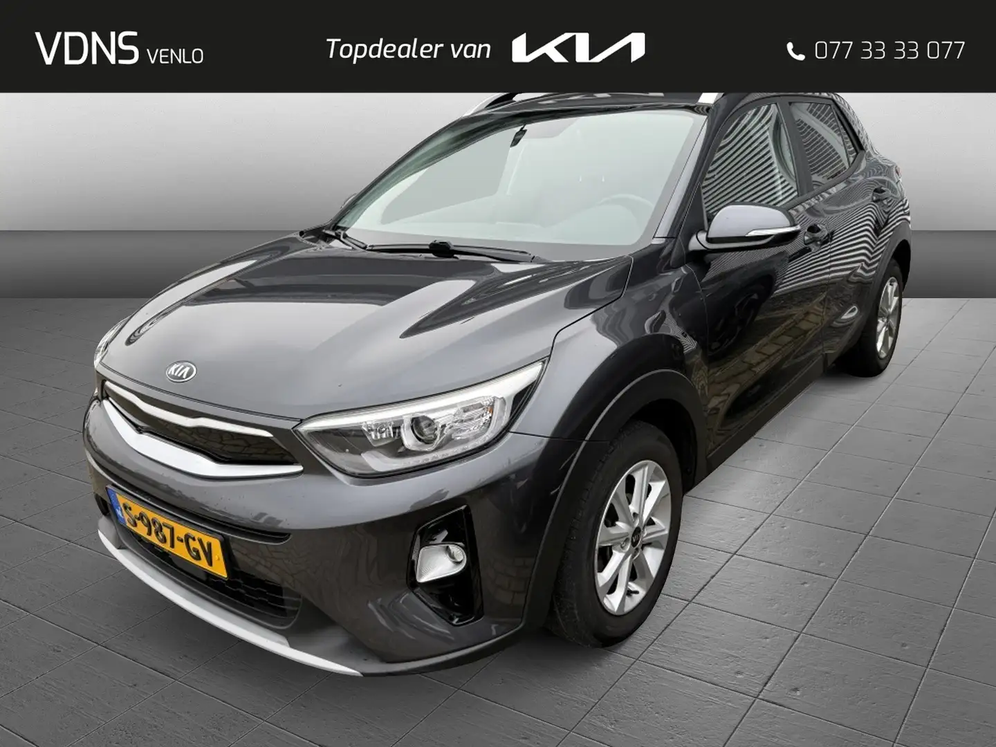 Kia Stonic 1.0 T-GDi DynamicPlusLine Navi + Camera - ZEER COM Grijs - 1