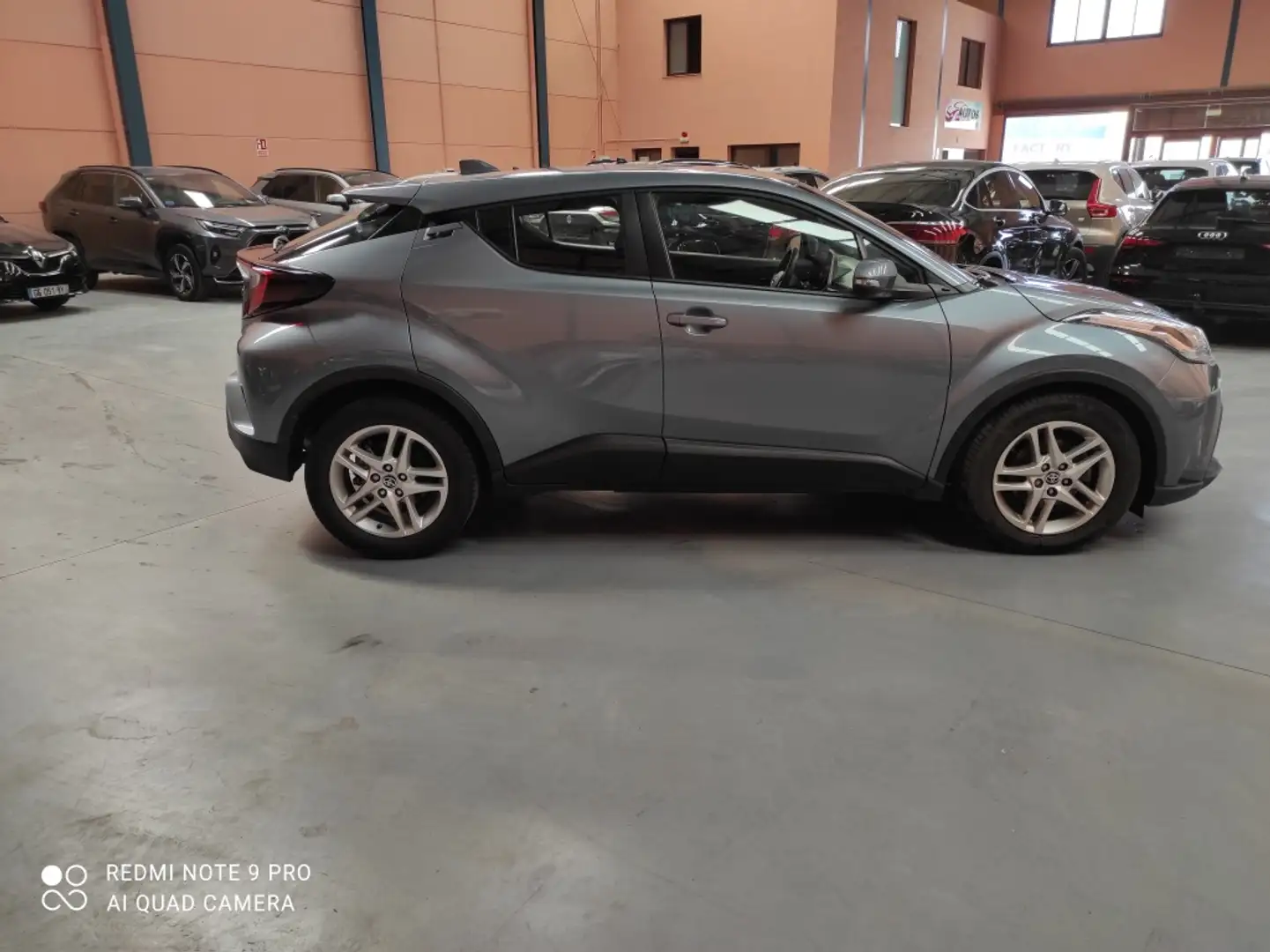 Toyota C-HR Todoterreno Automático de 5 Puertas Gris - 2