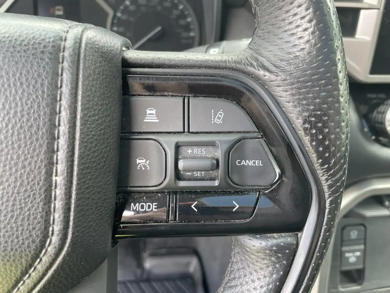 Toyota Tundra снимка Toyota Tundra