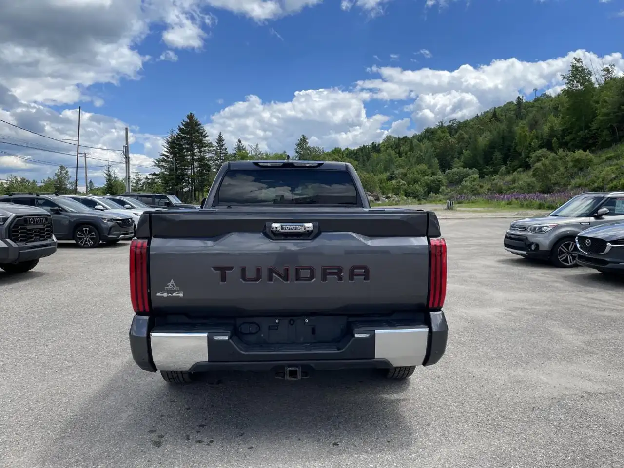 Toyota Tundra снимка Toyota Tundra